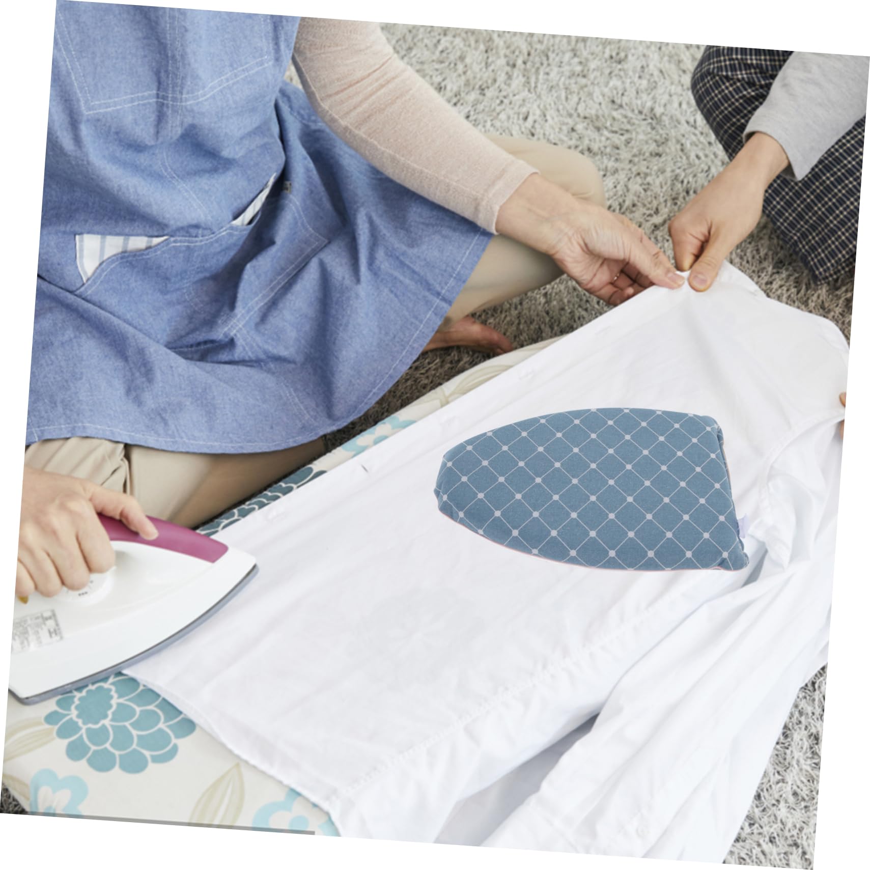 Levemolo 2pcs Mini Ironing Board Handheld Glove Heat Resistant Gloves for Clothing Steaming