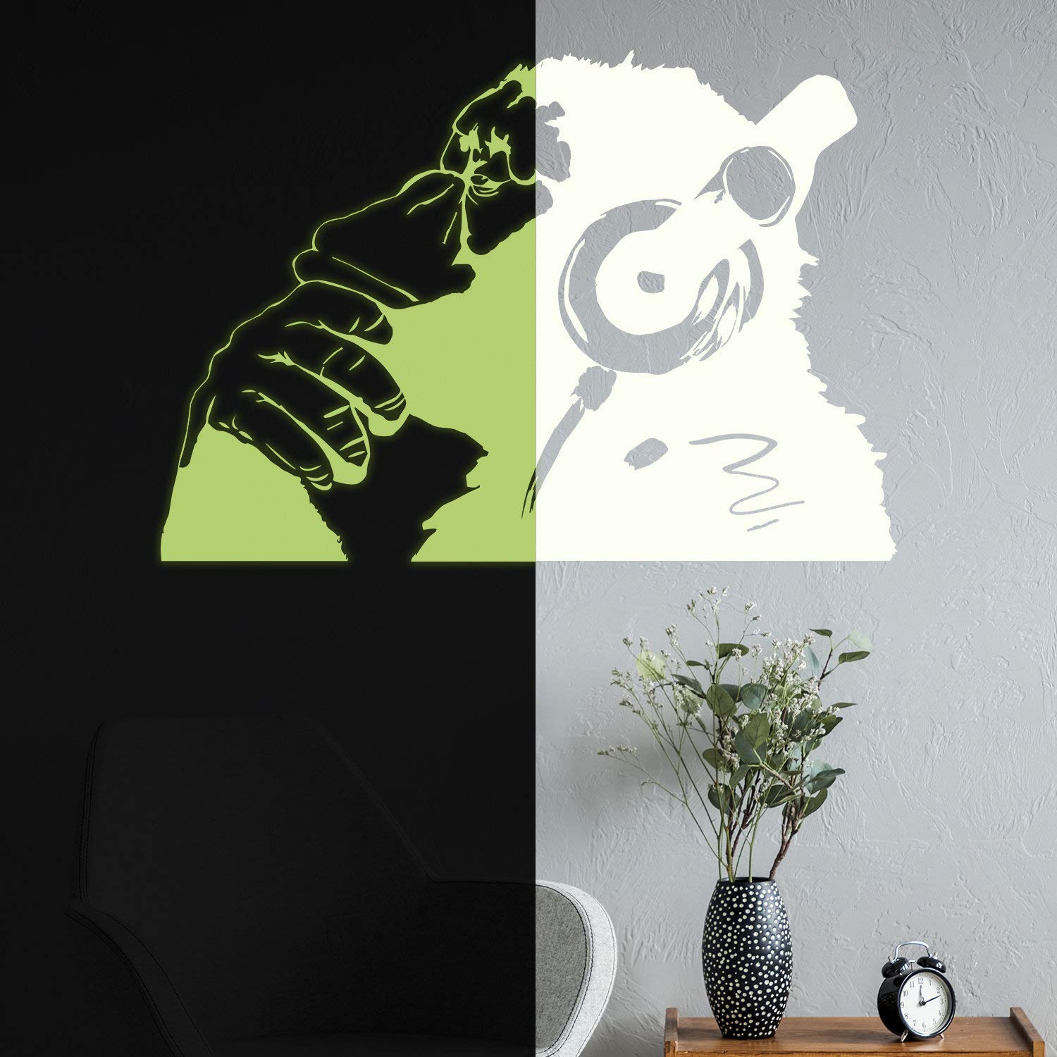 Banksy Glowing Vinyl WandTattoo AFFE mit Kopfhörer - Glow in Dark Chimp Musik hören Kopfhörer - Lumineszierende Art Graffiti Sticker
