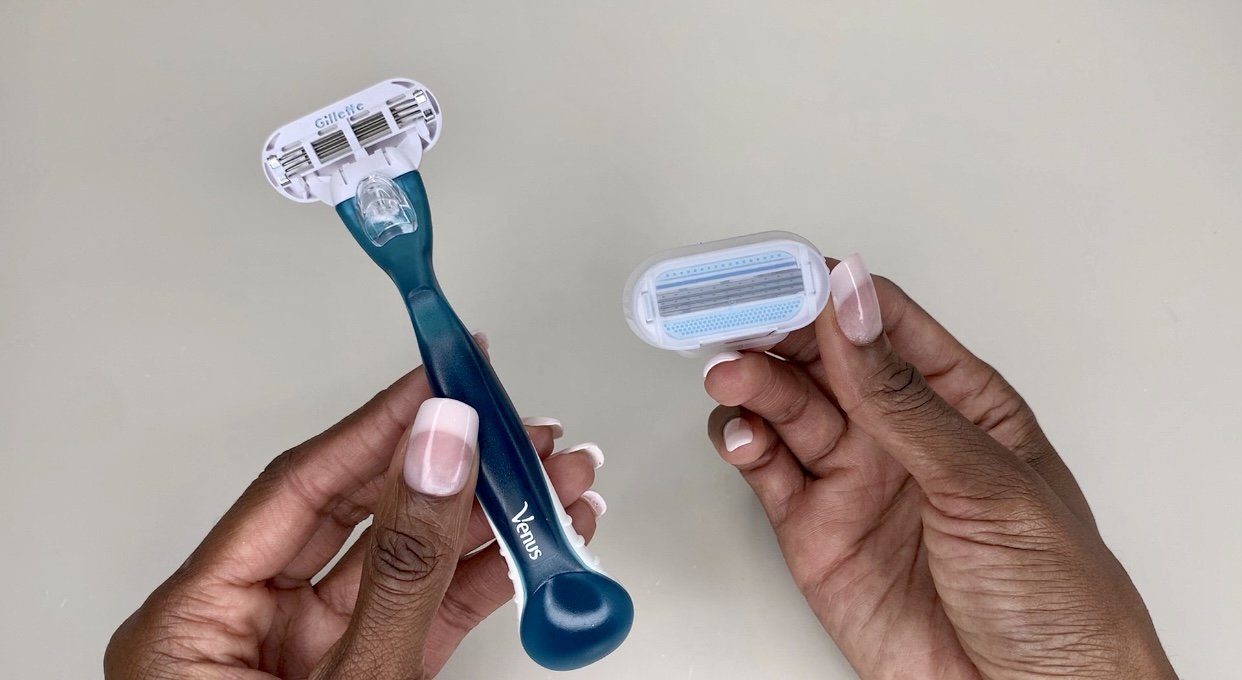 Watch FULL DEMO of the Gillette Venus Smooth Razor and Refills! on ...