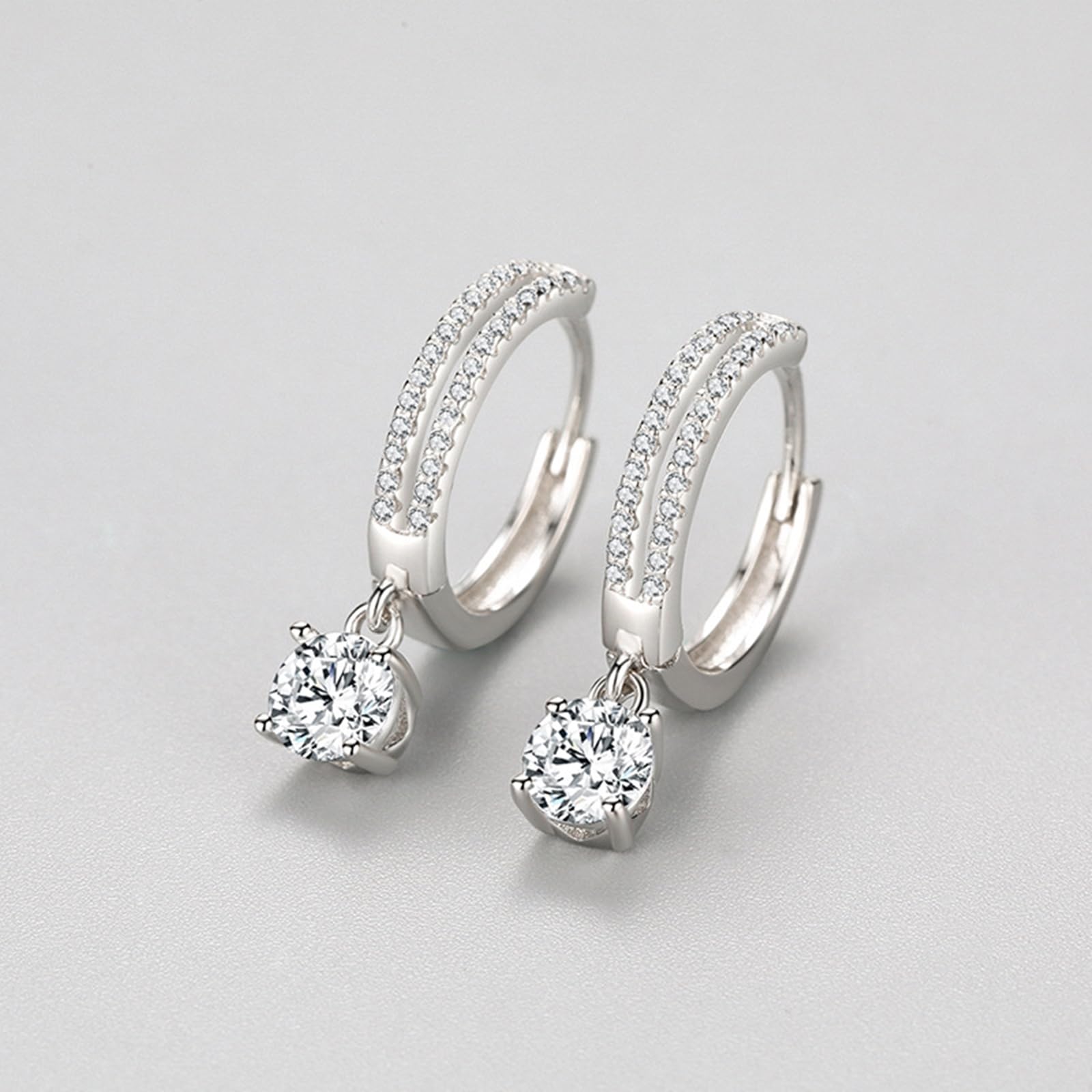 Wycian Pendientes apilables para mujer con moissanita blanca, aretes de aro dorados para mujer, círculo hueco