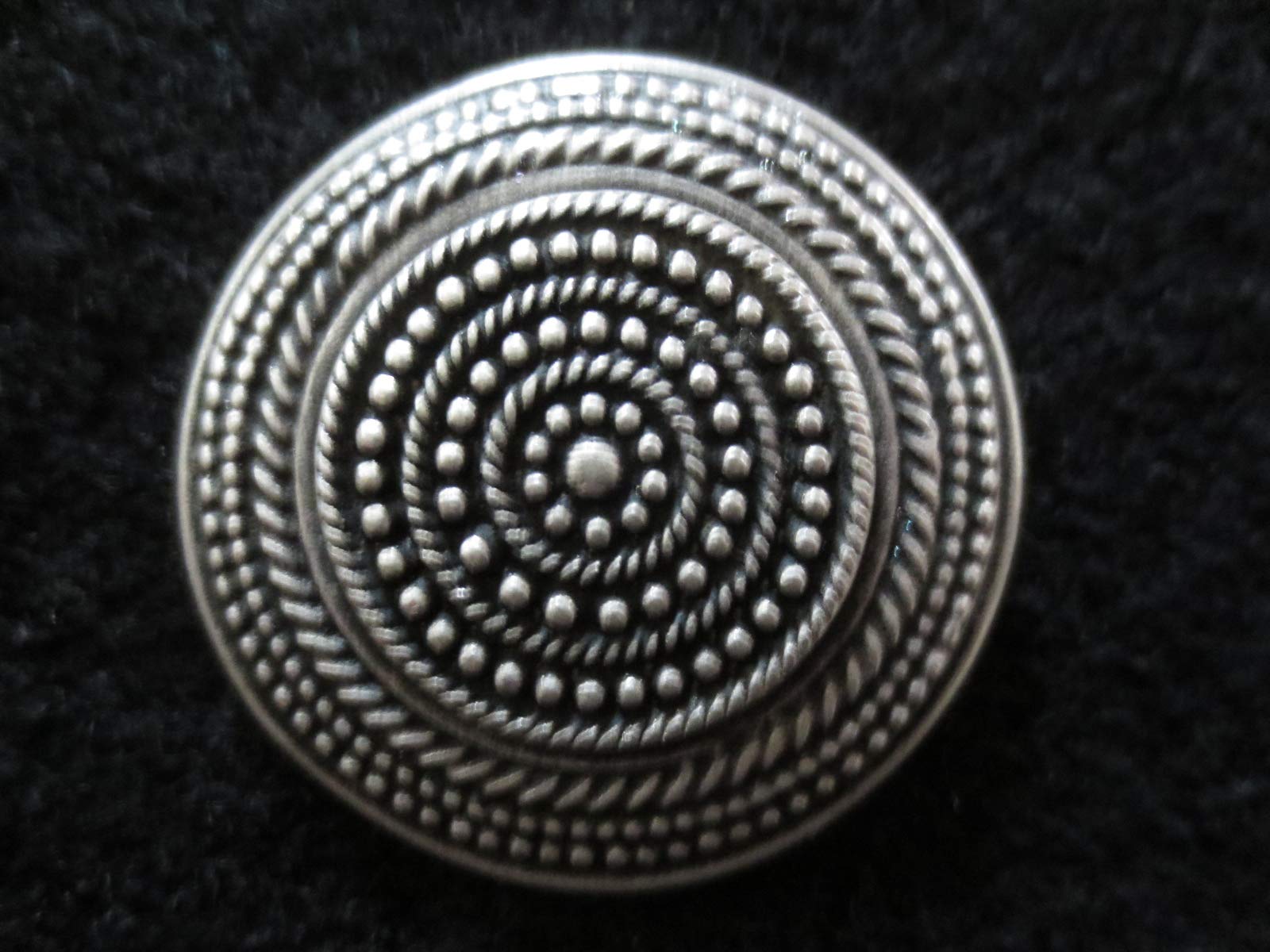 WOLLSCHAL aus 80% Wolle, 20% Polyester, LOOP, HALSTUCH, NACKENWÄRMER, SCHULTERTUCH, WOLLE-SCHAL, SCHÖNER SCHAL, SCHAL & TÜCHER, DAMEN SCHAL, FRAUEN SCHAL mit silberfarbenem Metallknopf