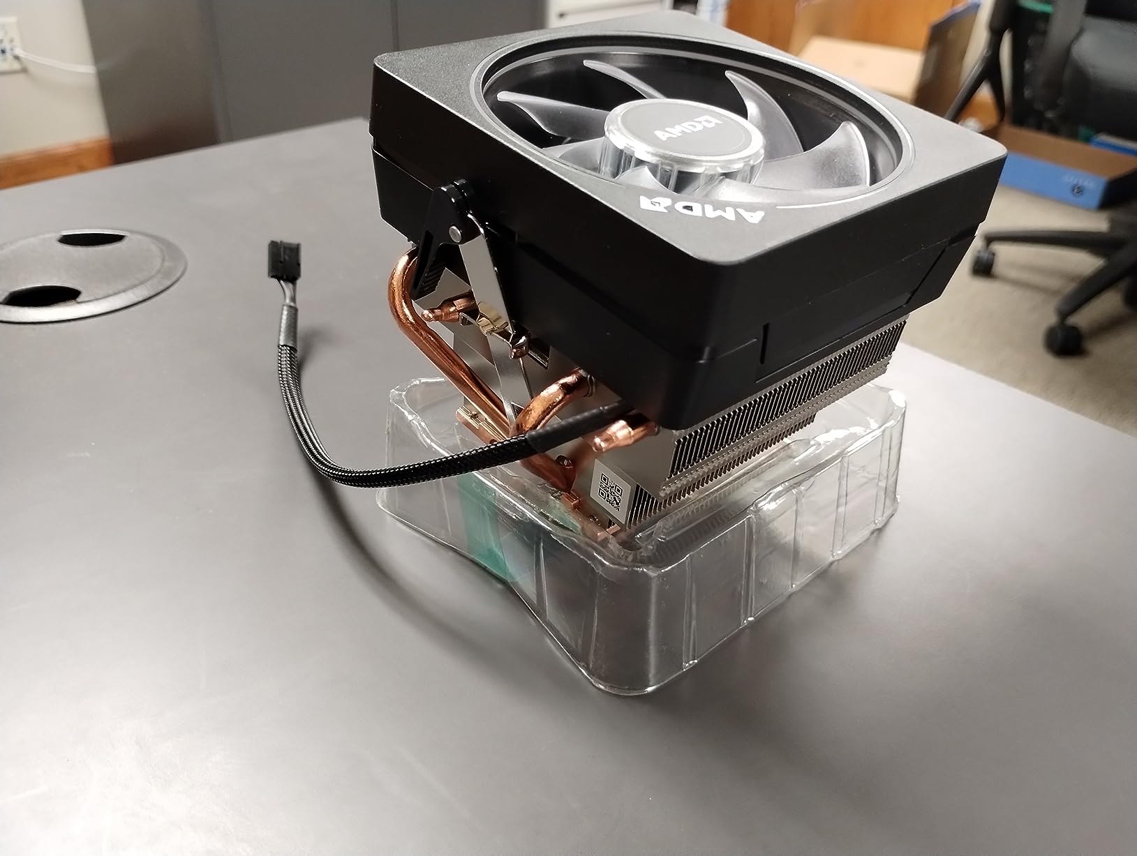 【中古】AMD Ryzen7 2700X wraith Prism cooler Amazon.com: AMD Wraith Prism LED RGB Cooler Fan from Ryzen 7 2700X