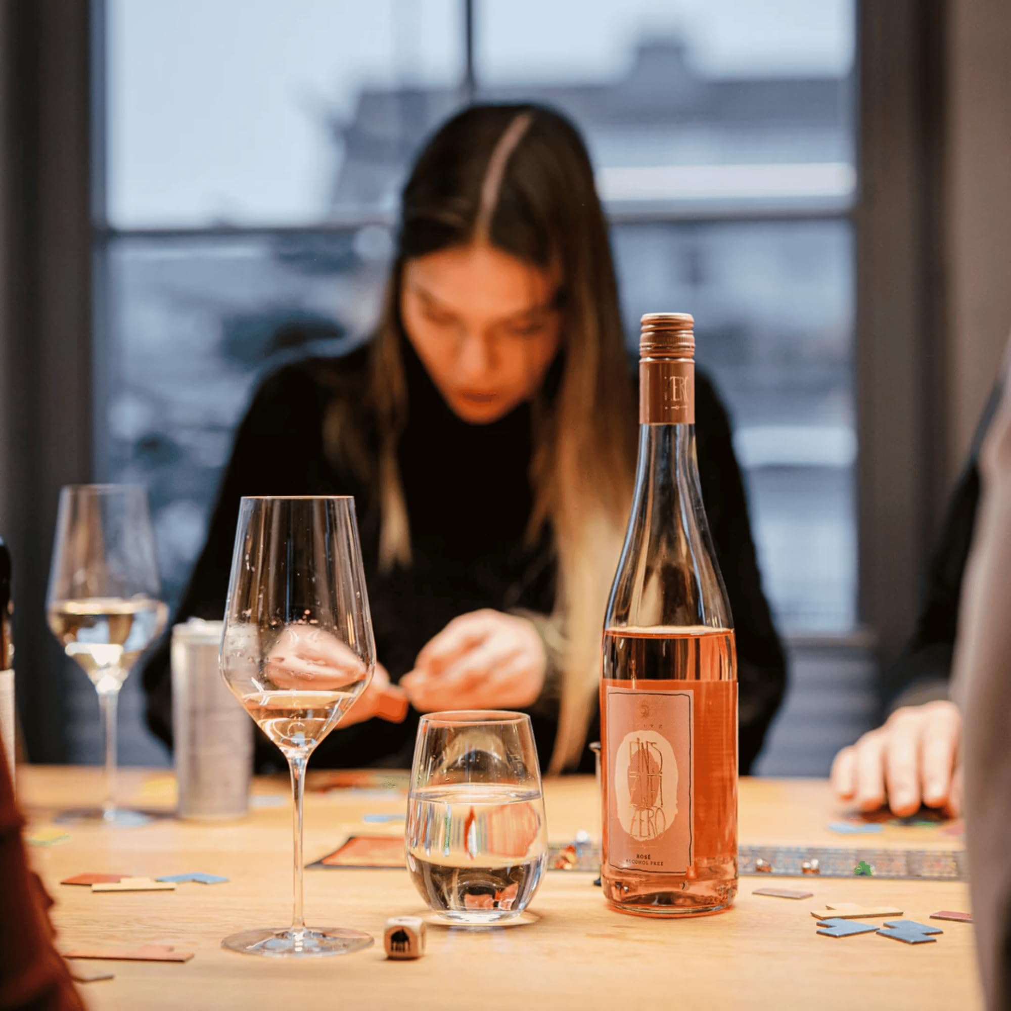 4er Weinpaket alkoholfrei „Weiß & Rosé“ vom Weingut Leitz – 0,5% Vol | Riesling, Chardonnay, Rosé, Sauvignon Blanc | Eins-Zwei-Zero Probierpaket inkl. Weinausgießer | alkoholfreier Weißwein & Roséwein