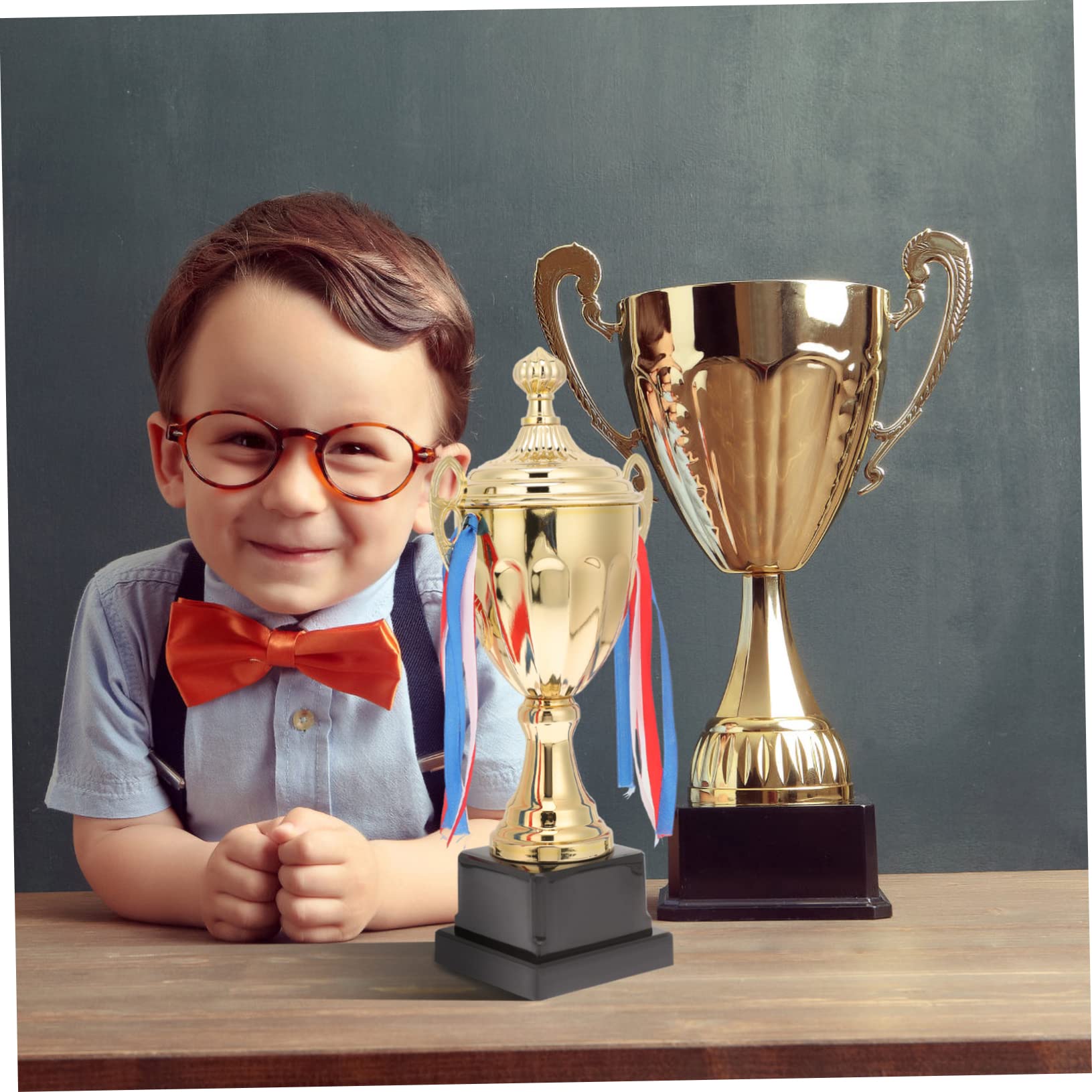 Metalltrophäe für Sportwettbewerbe und Turniere mit Filigranem Design und Realistischer Optik für Schule und Kinderpartys als Auszeichnung