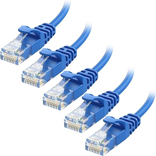 Cable Matters Paquete de 5 cables Ethernet ultrafinos Cat6 de 10 Gbps corto sin enganches de 7 pies (cable Cat6 delgado) en color azul