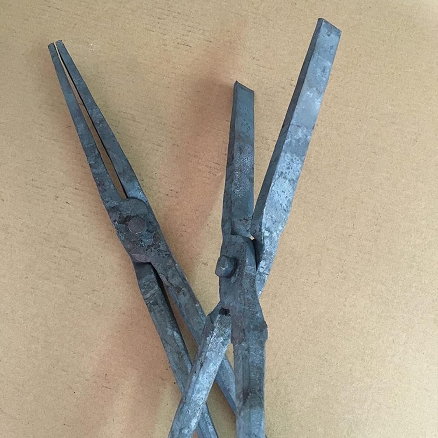 Blacksmith Tongs 1m - Heavy Duty Flat Tongs for Anvil, Forge, Knife Making, Bladesmith