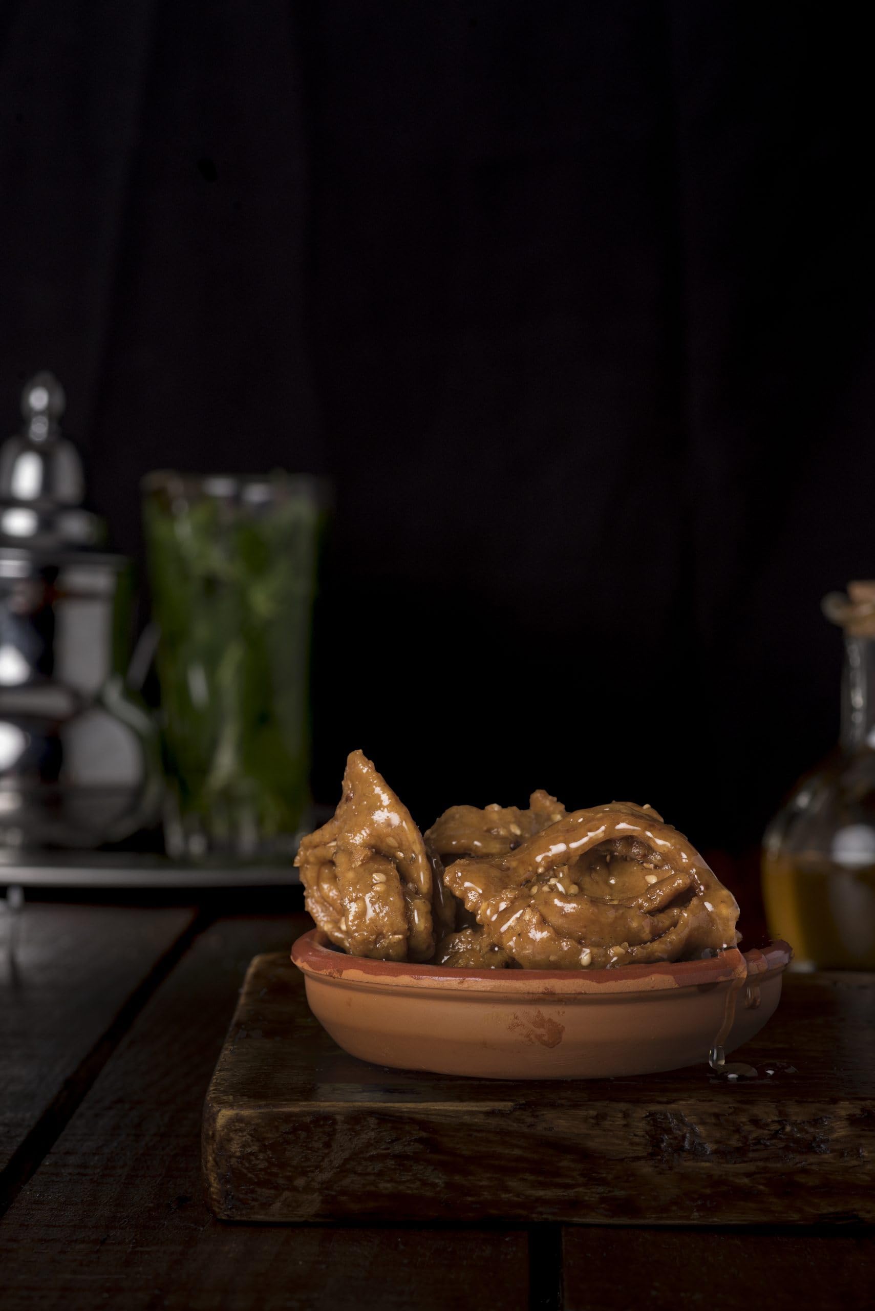 Chebakia Marroquí Artesanal – Dulce árabe tradicional con miel y sésamo, crujiente y aromático – Estuche regalo gourmet ideal para Navidad, Reyes, Ramadán y mesas dulces