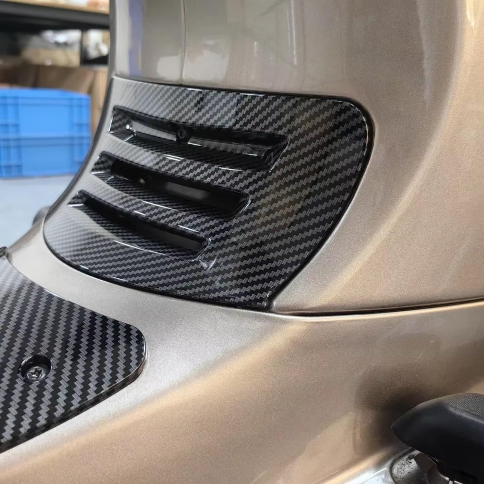 Compatibile Con Vespa Per Sprint Per Primavera 150 2018-2023 Moto Trasparente Scooter Coperchio Della Testata Di Aspirazione Dell'aria Trim Antiscivolo Serbatoio(Carbon-Look)