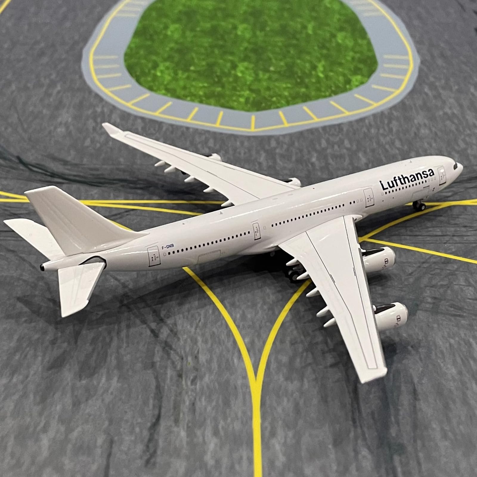 Amazon.com: FMOCHANGMDP Diecast Airplane Alloy Model, 1/400