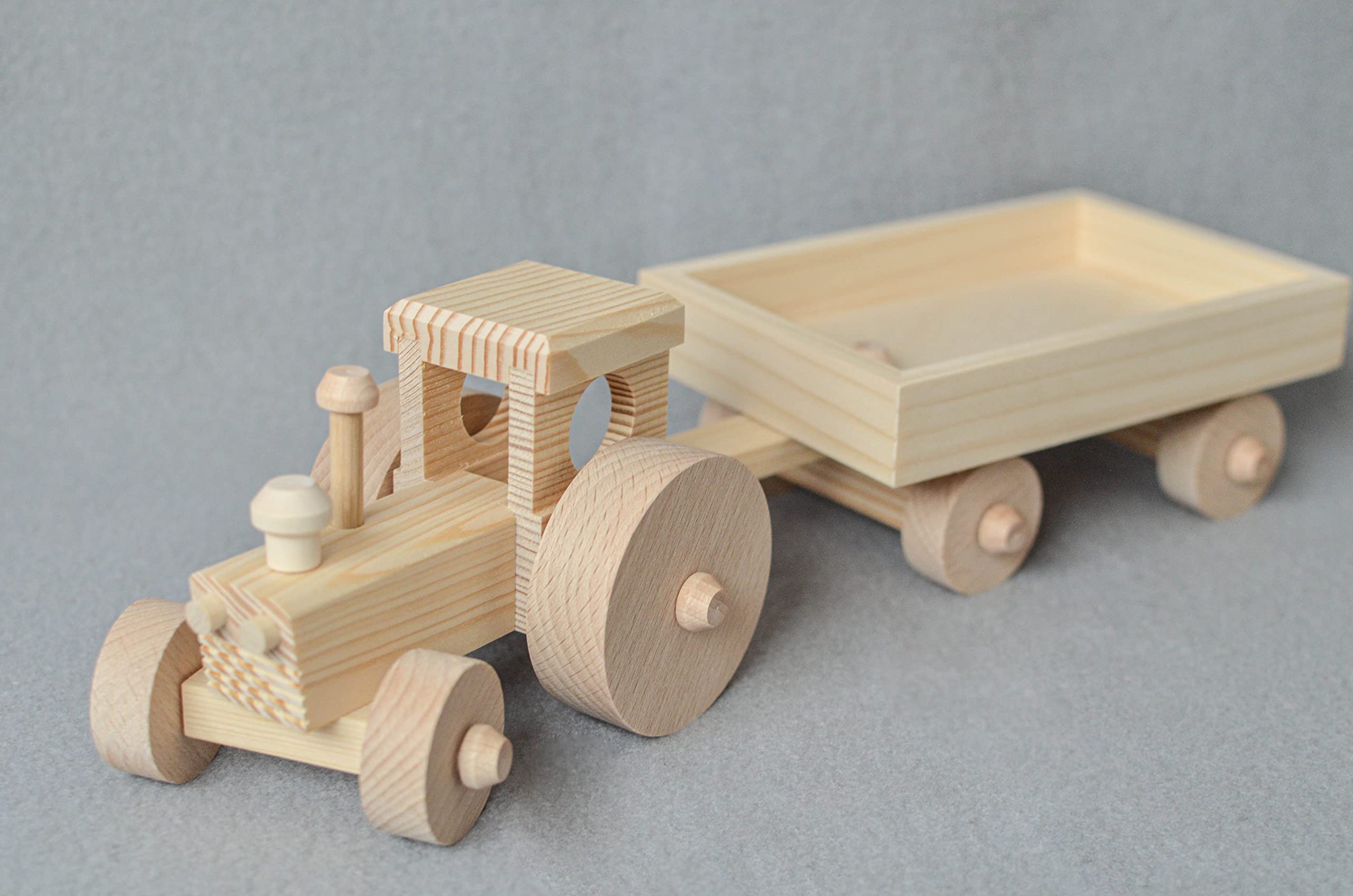 Rudolphs Schatzkiste Holzspielzeug Traktor mit Anhänger Breite=52cm NEU Eisenbahn Traktor Walze Holzspiel Geduldsspiel Geschicklichkeitsspiel Holzkreisel Spielsortiment Spiele Holz Seiffen Erzgebirge