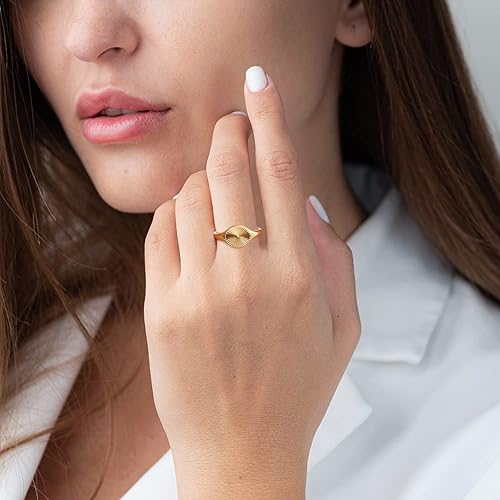 Vista 3 de YeGieonr Anillos de oro para mujer, no se deslustra, anillo de acero inoxidable impermeable chapado en oro de 18 quilates, joyería de oro de moda