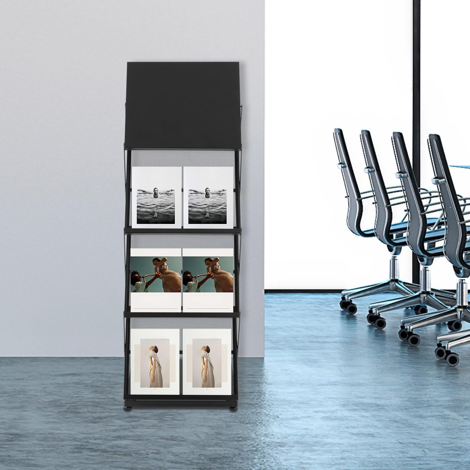 Supporto per brochure in ferro nero con struttura a 3 livelli, design a