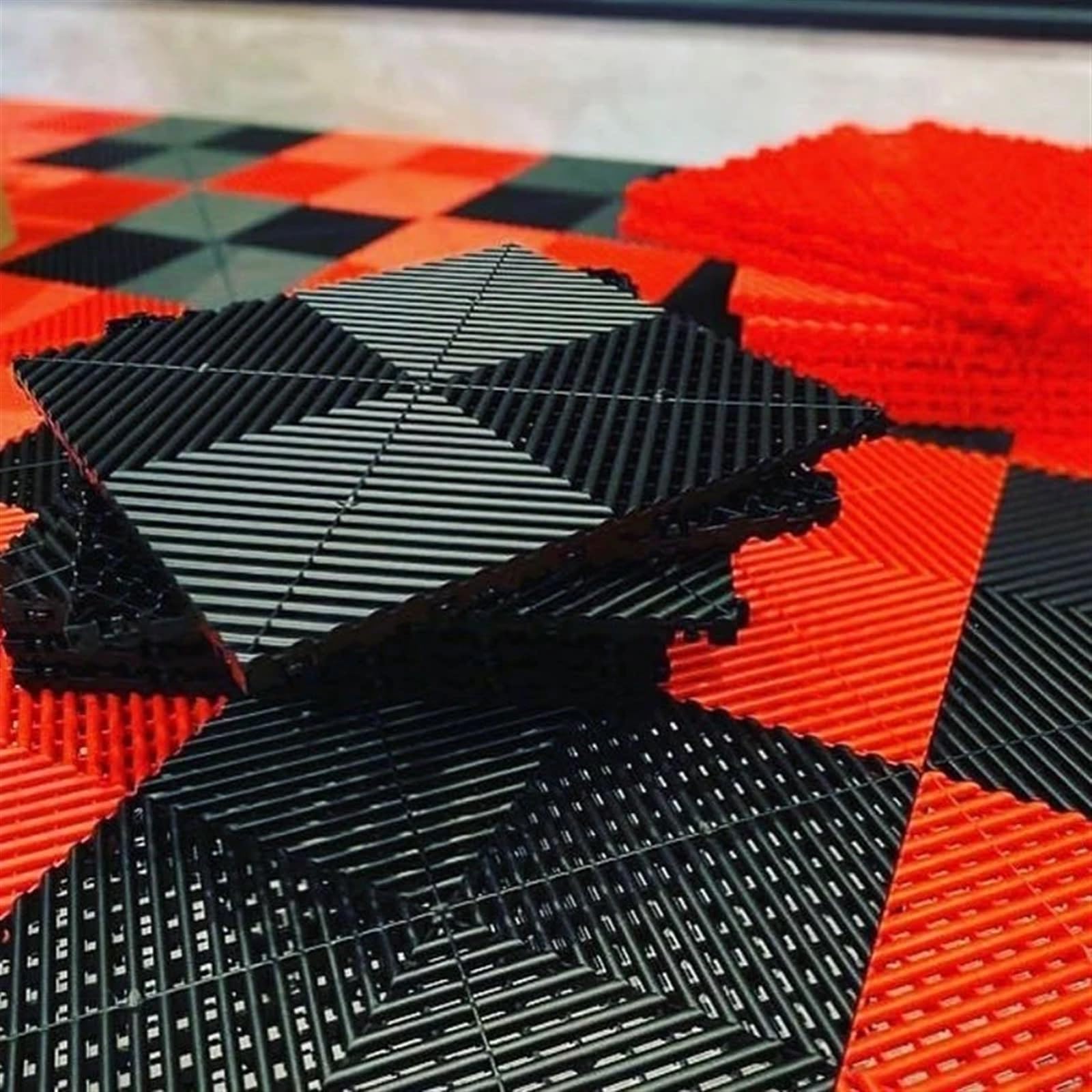Płytki brukowe na zatrzaski, Wentylowane Modułowe Blokujące Plastikowe Płytki Podłogowe Do Garażu, Wielokolorowe Opakowanie 40 Sztuk(Red)