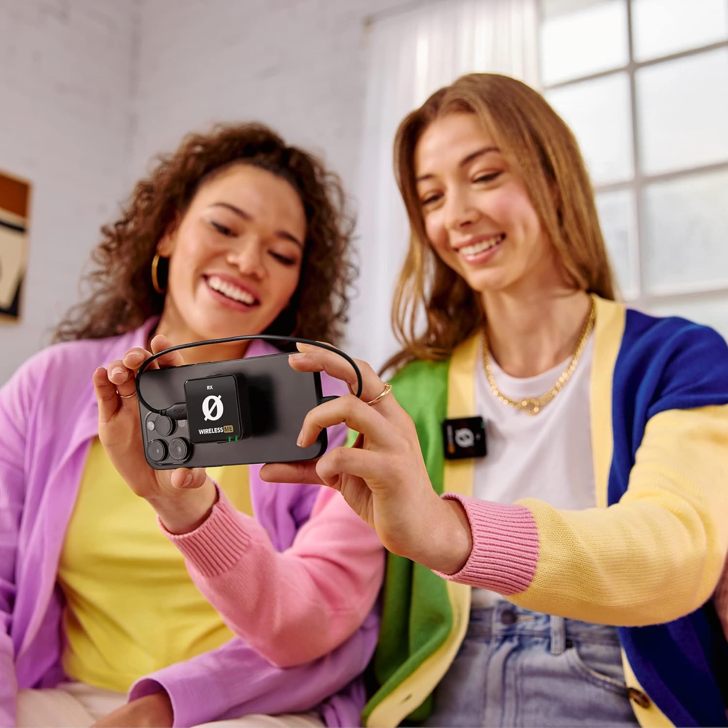 RØDE Wireless ME Ultra-Compact Wireless Microphone System with Built-in Microphones & Lavalier GO Professional Wearable Microphone - White