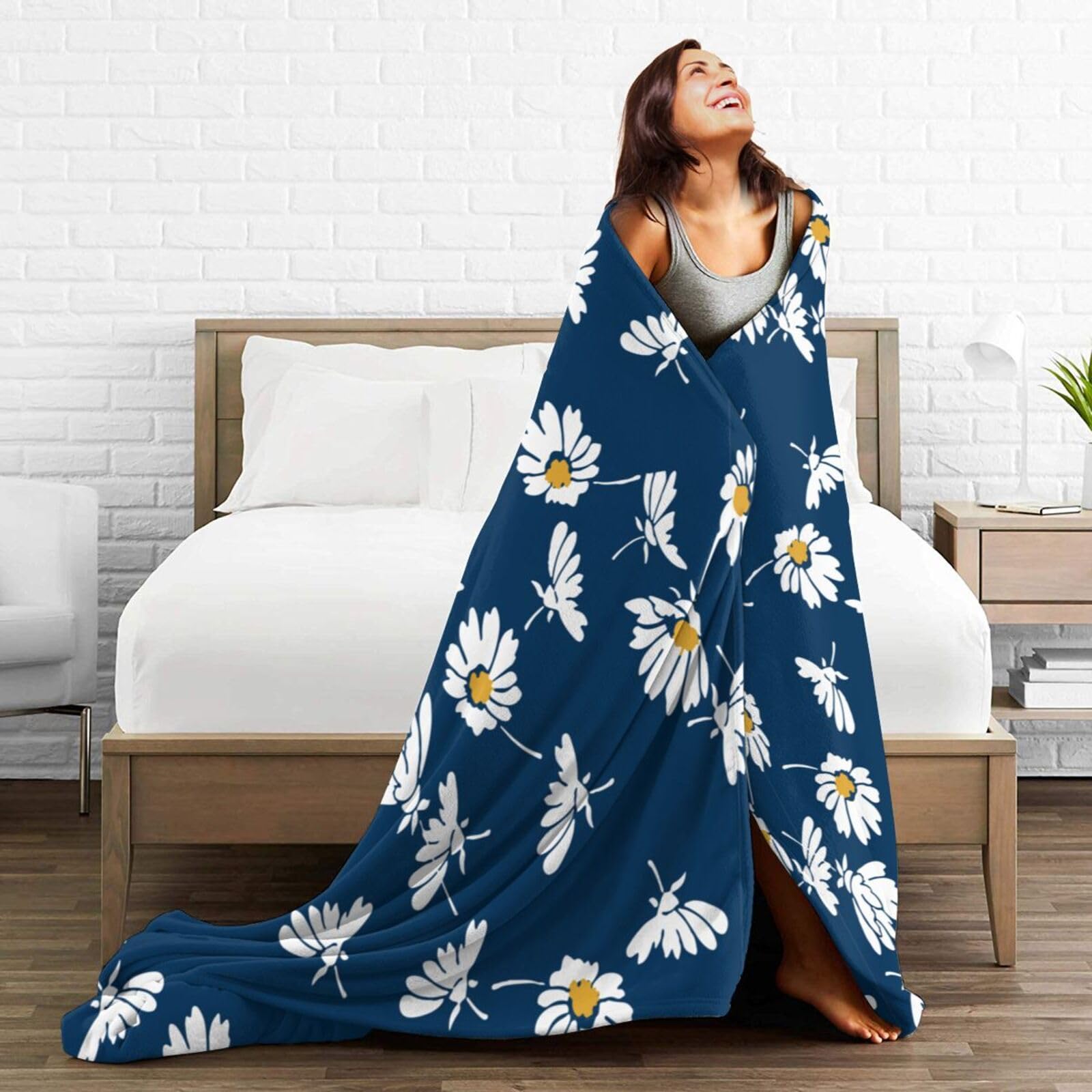 Amazon｜ブランケット 大判 ひざ掛け ネイビーのカモミールの花柄