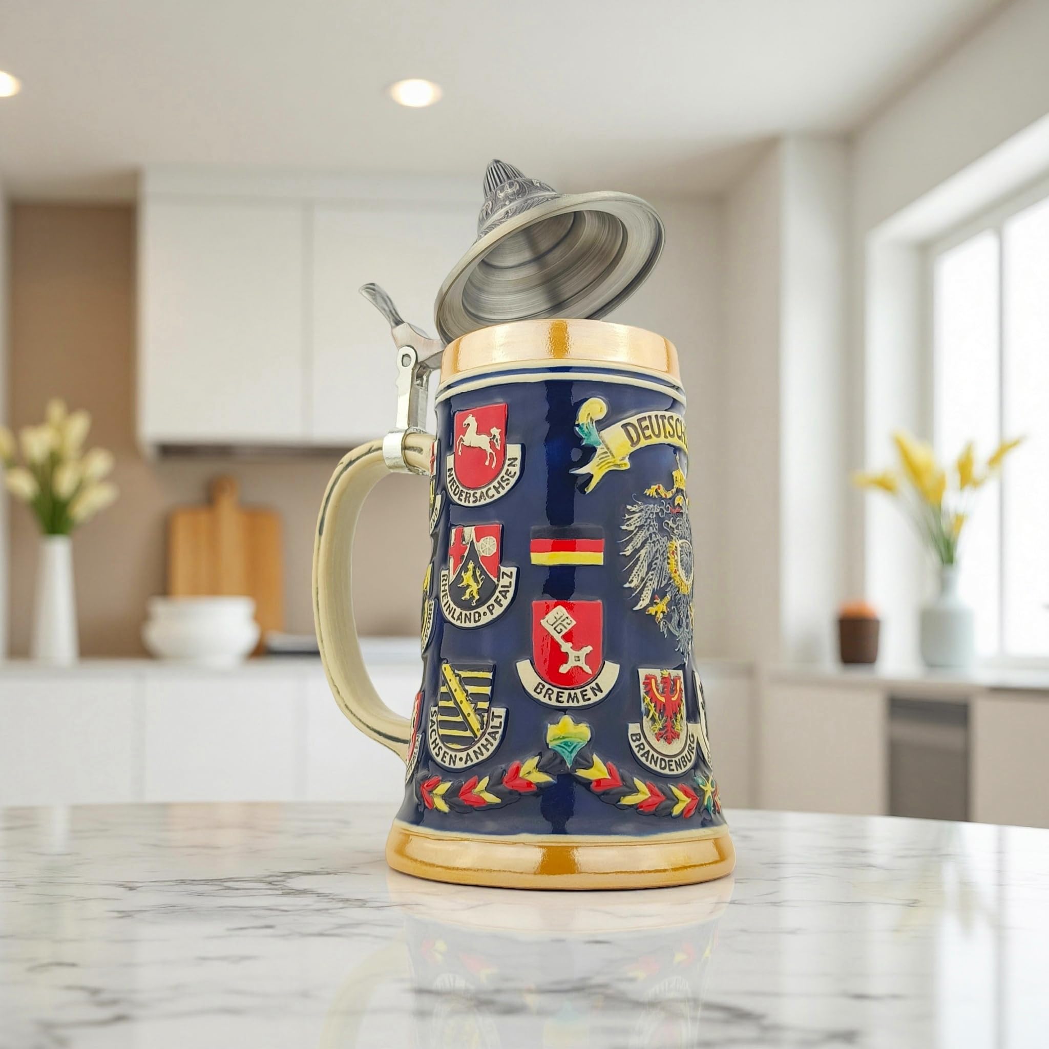 Bierkrug mit Deckel 0,7L – Steinkrug mit Deutschland-Motiv und Bundesländer-Design – Geschenkidee für Männer, Bierliebhaber & Sammler