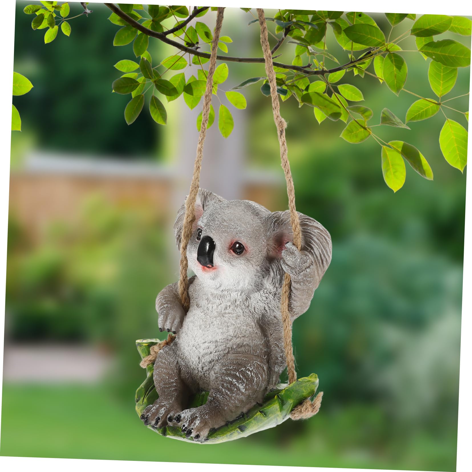 Yardwe Kawaii Koala Statue Dekorative Hängedekoration Aus Widerstandsfähigem Harz Für Garten Balkon Niedliches Ornament Mit Schwingelement Für Außendekoration Für Gartenliebhaber