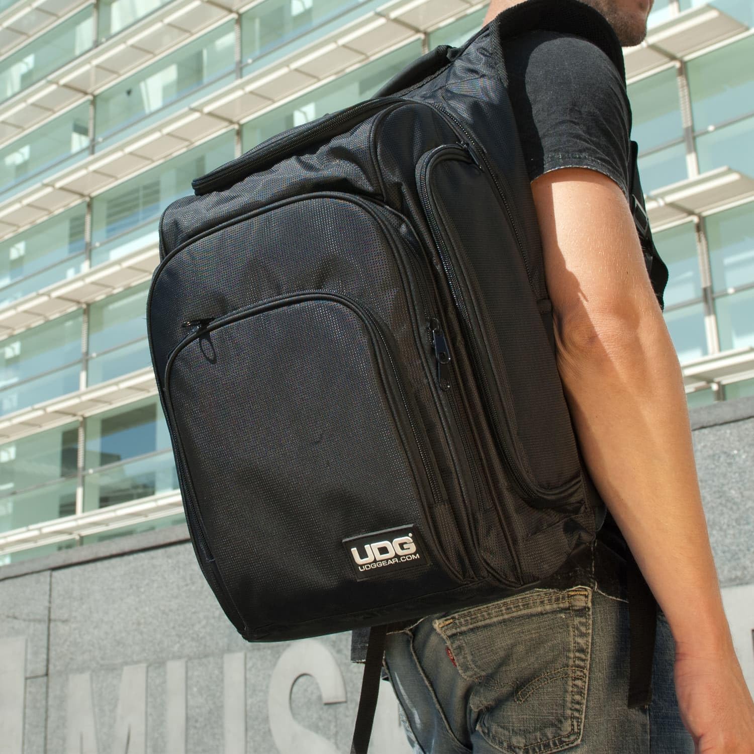 UDG Gear Unisex U9101blor Tasche, Noir Intérieur Orange, 1 EU | Schlanker DJ-Rucksack für Laptop-DJs; wasserabweisendes Nylon, gepolsterte Controller-Tasche