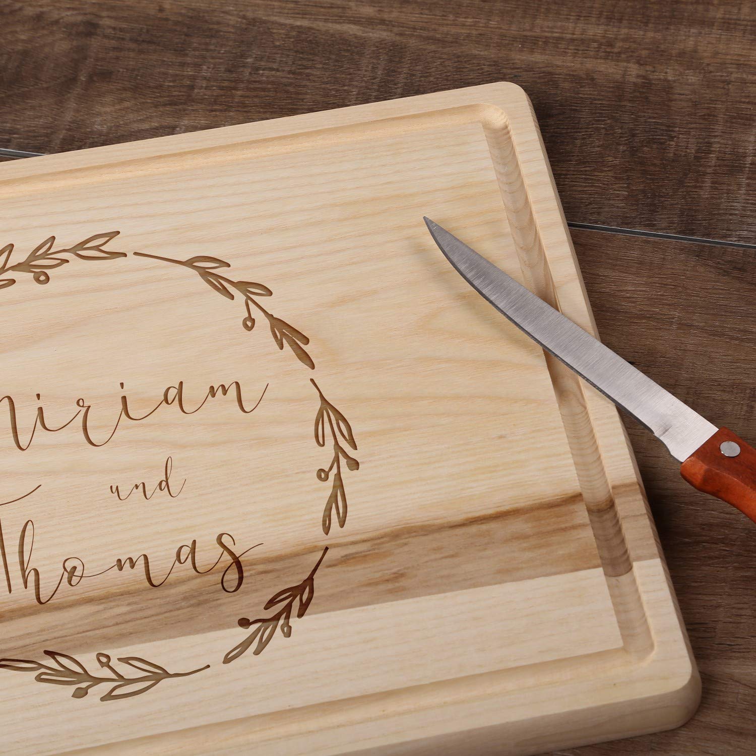 FORYOU24 Holz Schneidebrett hell mit Gravur Motiv 06 - personalisiert mit Wunsch-Namen Küchenbrett graviert als Geschenkidee zur Hochzeit