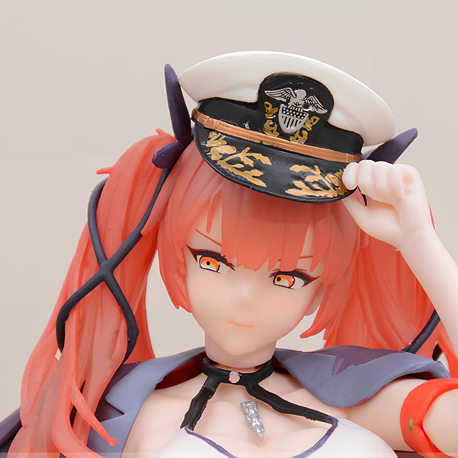 赤髪ロングの女キャラのフィギュアです。