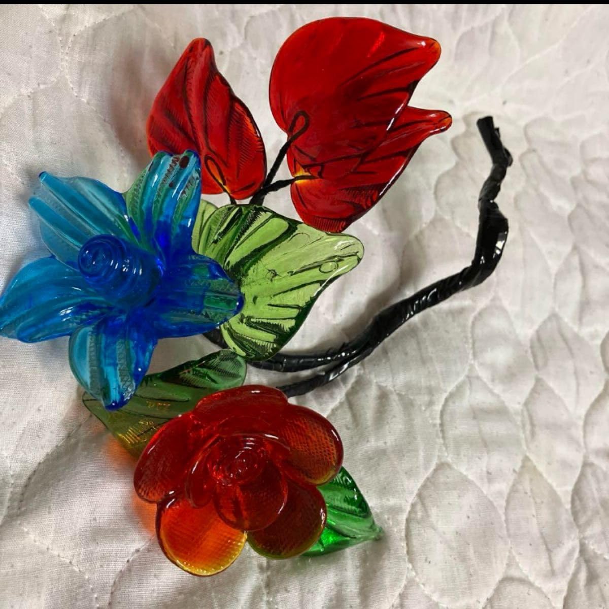 ガラス作家もの石井康治の凛とした中にも華やかさをひめたブルーが