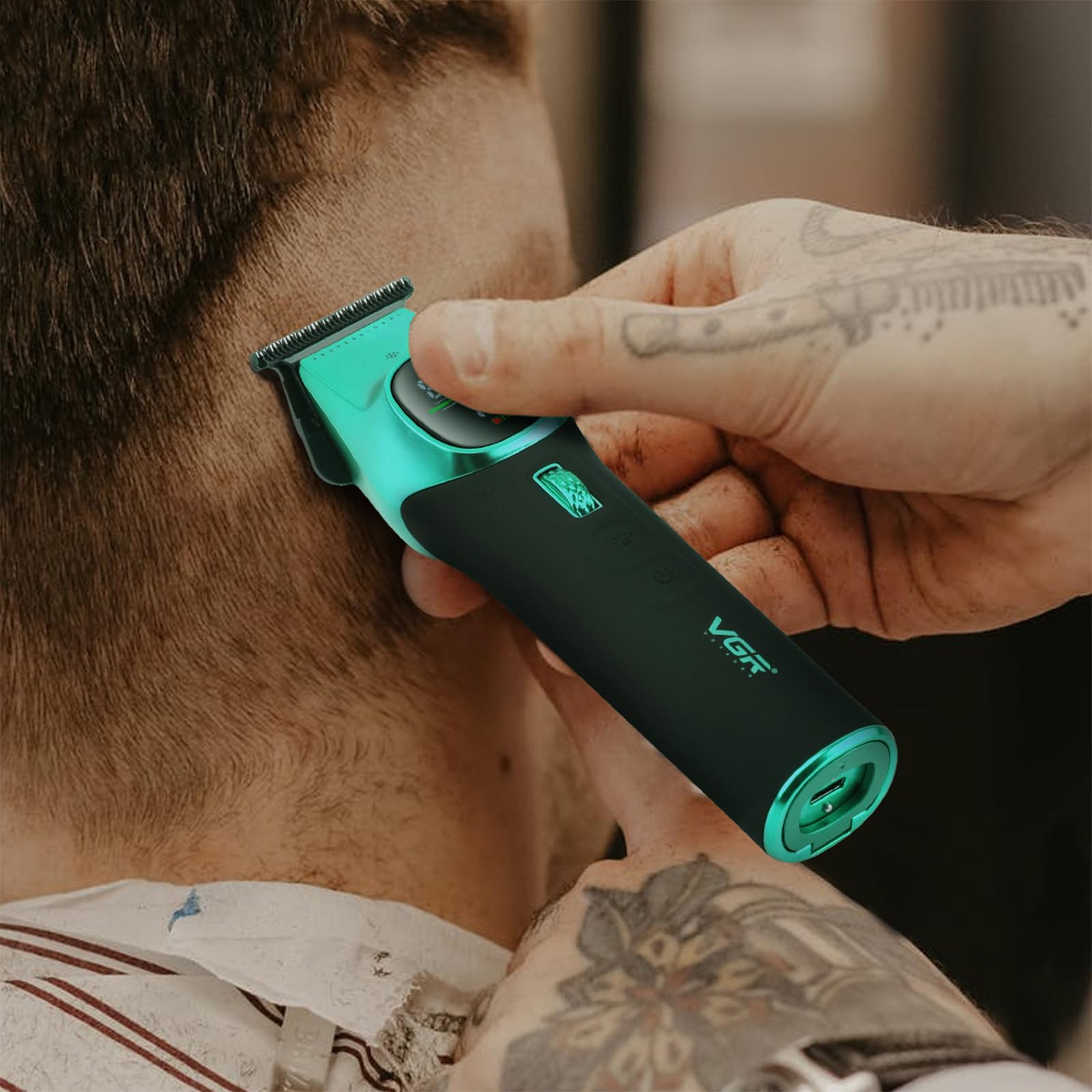 VGR 885T - Rasoio per capelli da uomo, T-Blade, display a LED, 180-220 min | Spot luce LED, 6000-8000 giri/min, velocità 21 livelli, batteria 2000mAh, manico in silicone design antiscivolo