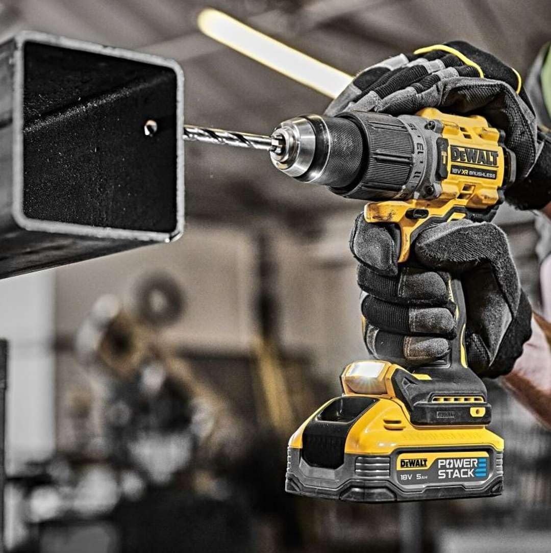 DEWALT Taladro Percutor sin escobillas XR 18V 13mm 90Nm con 2 baterías POWERSTACK Li-Ion 5Ah y maletín TSTAK per chi cerca qualità e praticità, per uso pratico e risultati affidabili, 13mm