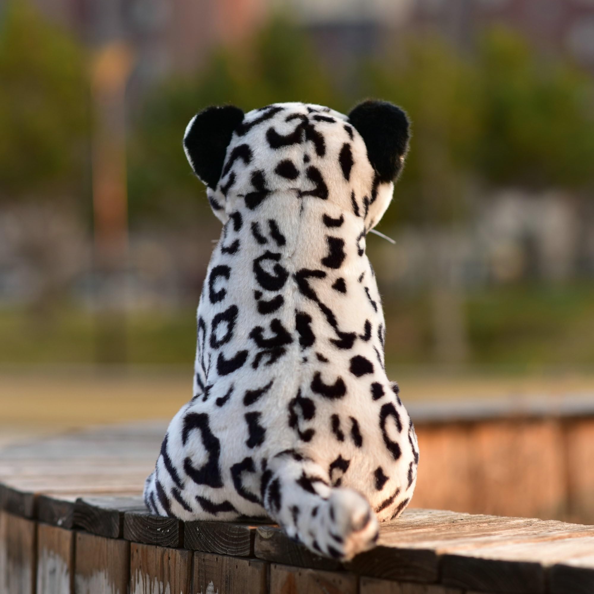 Realistico peluche leopardo delle nevi, animale farcito maculato