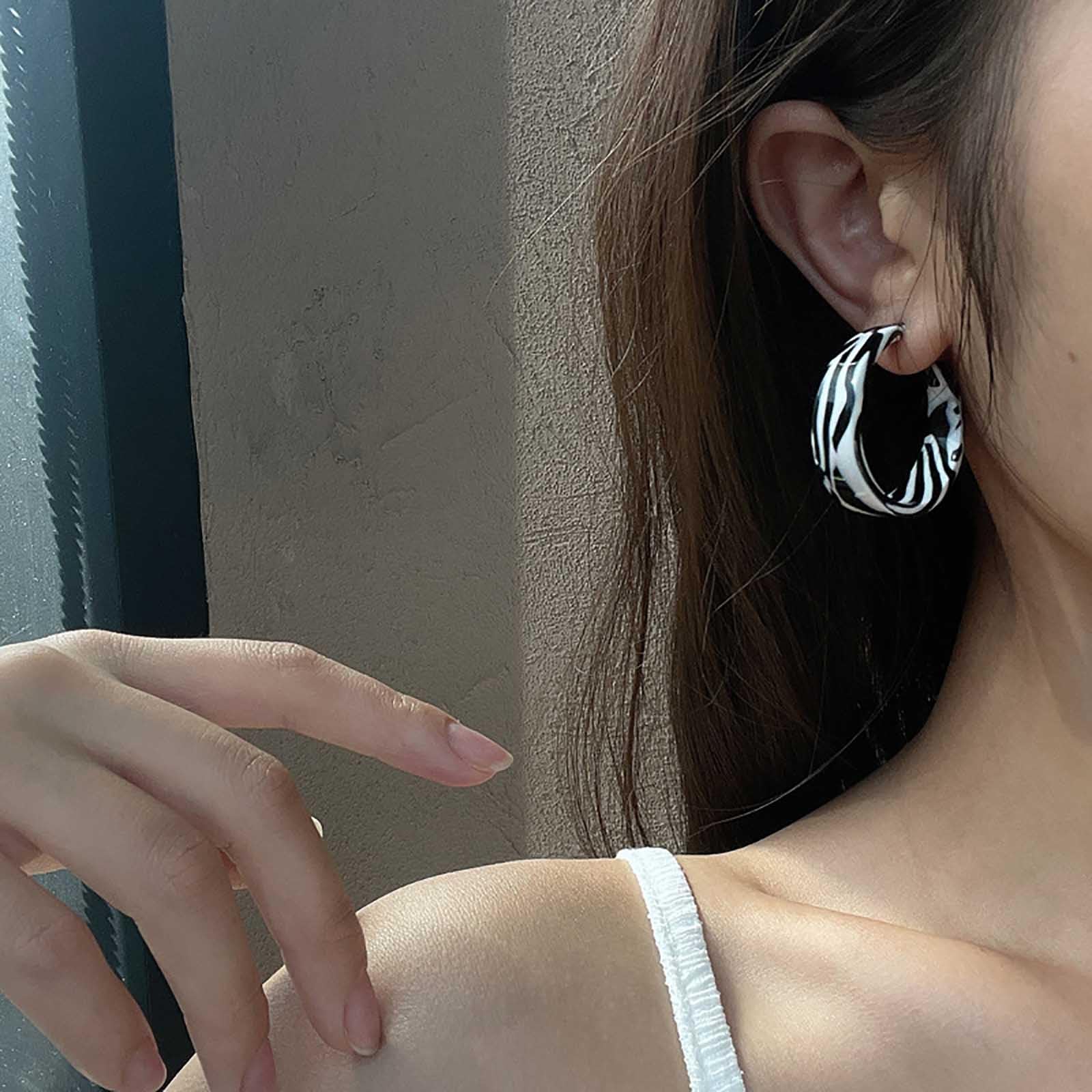 Orecchini Lunghi A Scacchi Bianchi E Neri - Acrilico Geometrico, Regalo Donna