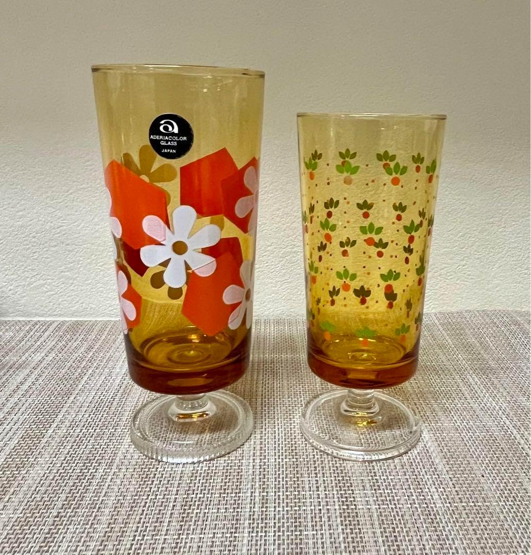 大正ガラス 和ガラス 菖蒲に蝶透かし ウランガラス 桃色乳白氷コップ