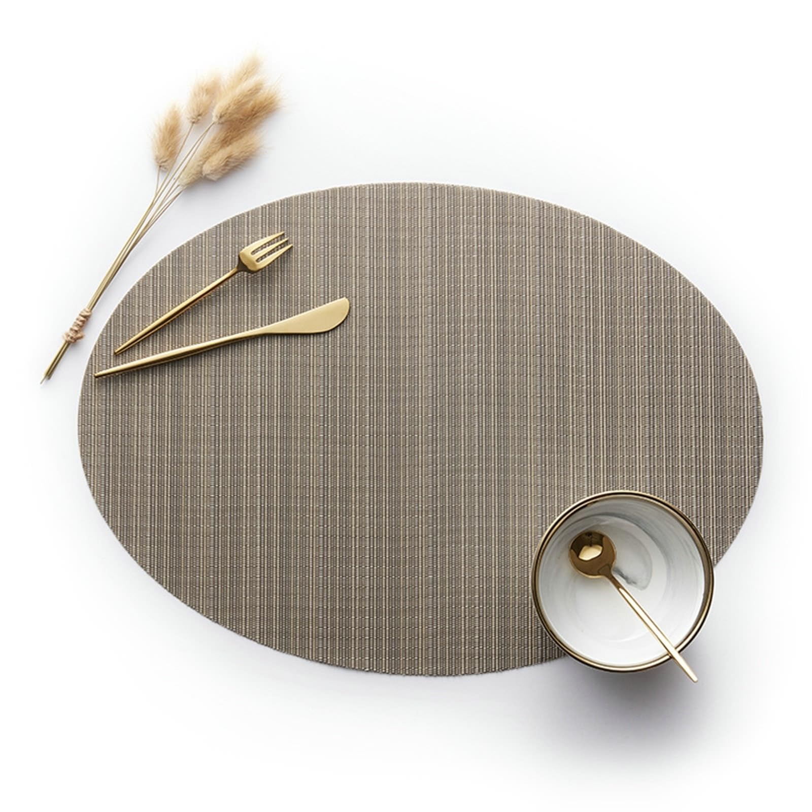 Set de table ovale repas de famille marron clair chaleureux