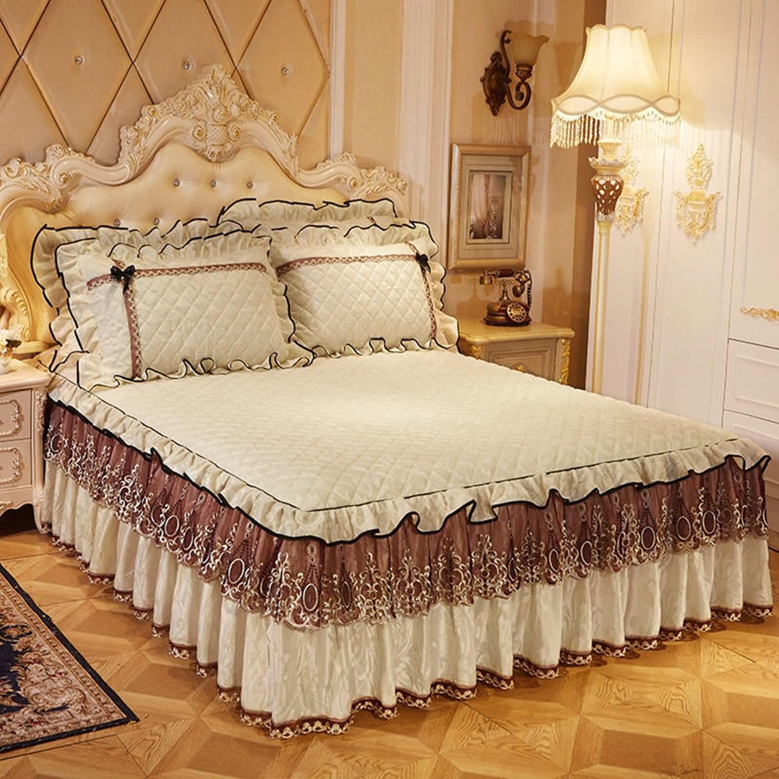 KnSam Prześcieradło z gumką i 2 poszewki na poduszki miękkie - 200 x 220 cm - beżowo-żółta, aksamitna pościel, haftowana koronkowa spódnica na łóżko, zimowe prześcieradło pikowana ciepła wygodna