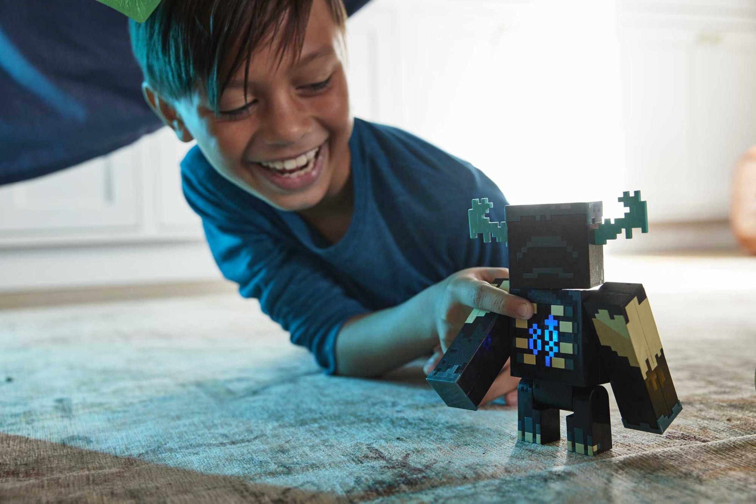 Mattel Minecraft Giocattoli - Action figure Guardiano con luci, suoni e accessori, giocattolo e regalo per bambini 6+ Anni, HHK89