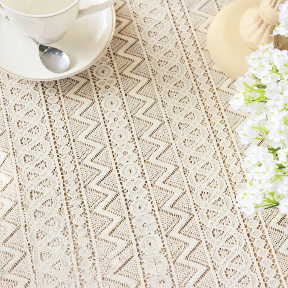 Nappe en crochet ajourée 200x200cm pour sublimer une table de dîner
