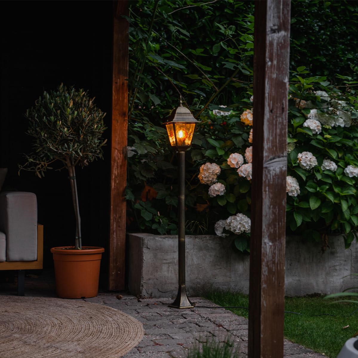 Qazqa antigua - Palo da giardino Classico - 1 luce - Ø 18.4 cm - Oro - Design I Rustico - Illuminazione esterna