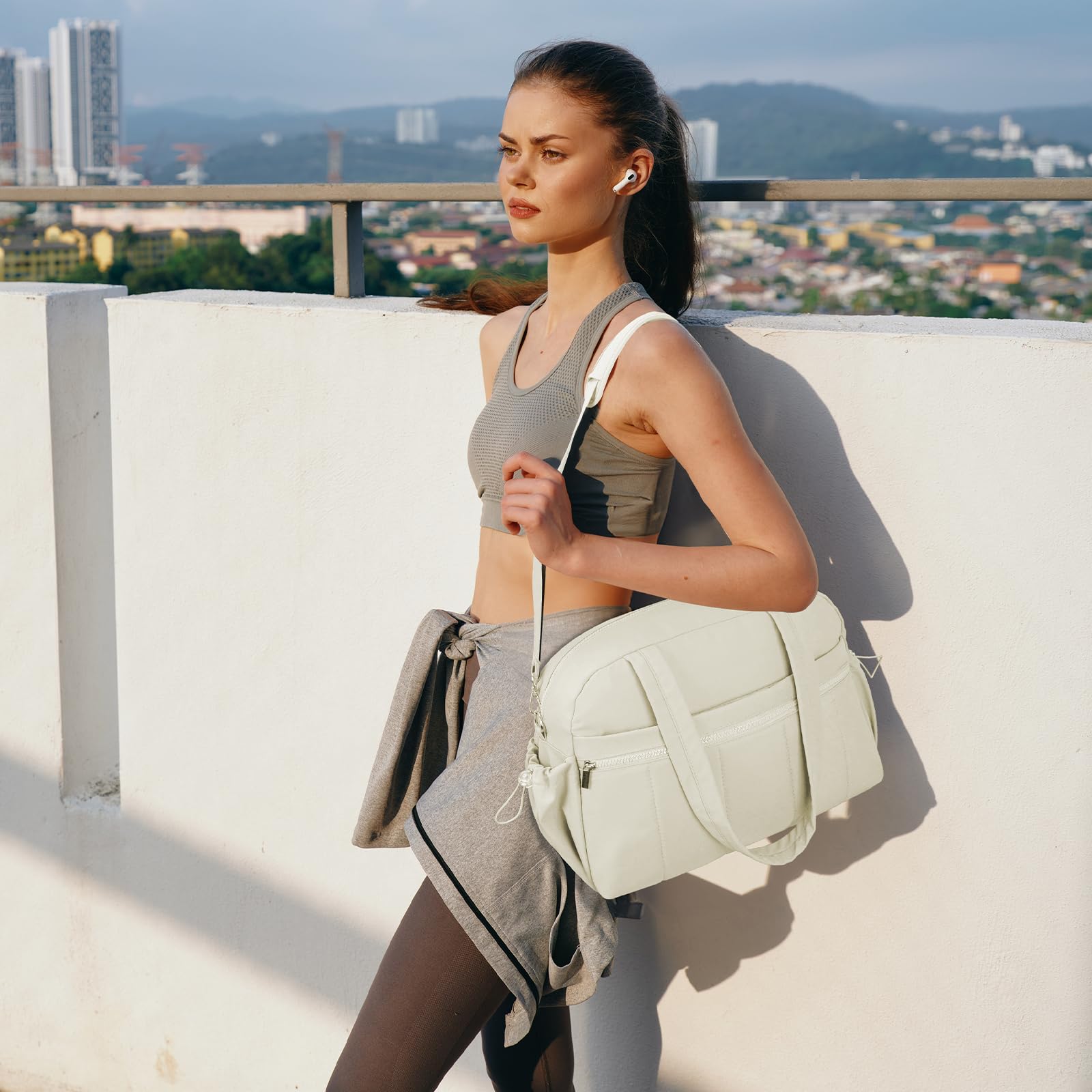 20L Borsone Palestra Donna, Leggero Borsone da Viaggio Piccolo per Aeroplano Ragazze, Portatile Borsa Sportivo con Tasca Bagnata per Sport Nascita Lavoro Mare, Bianco