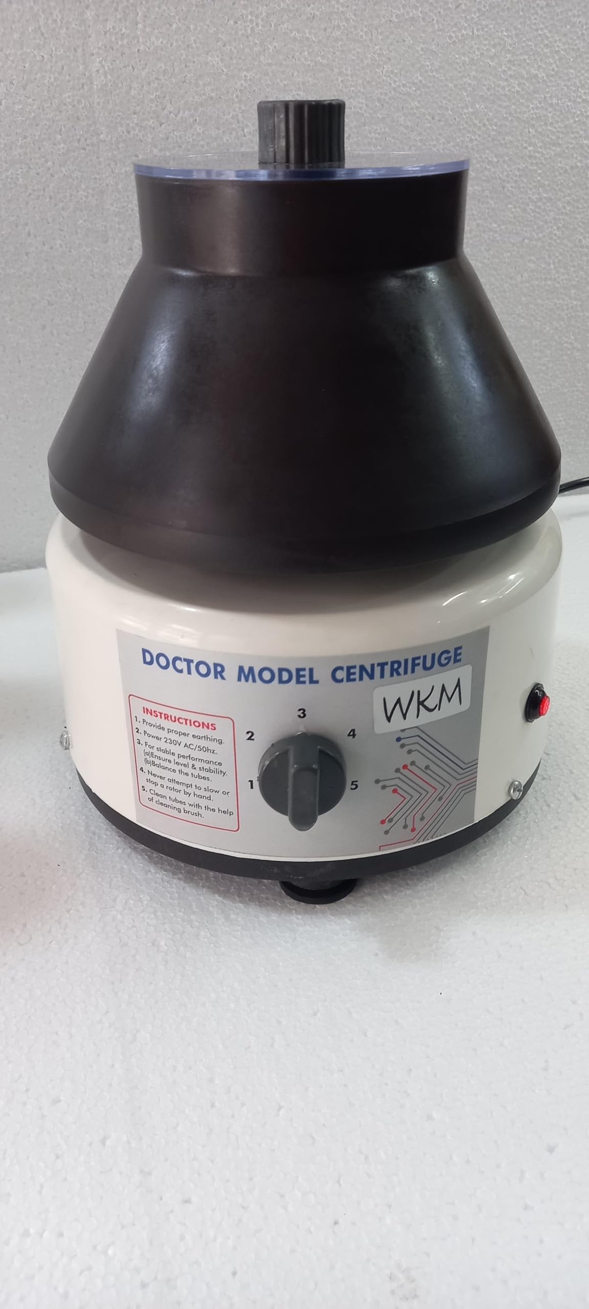 Doctor Model Centrifuge – 4 Tubes x 15ml Capacity, Compact Lab Centrifuge for Sample Separation, 3500 RPM, Durable and Reliable