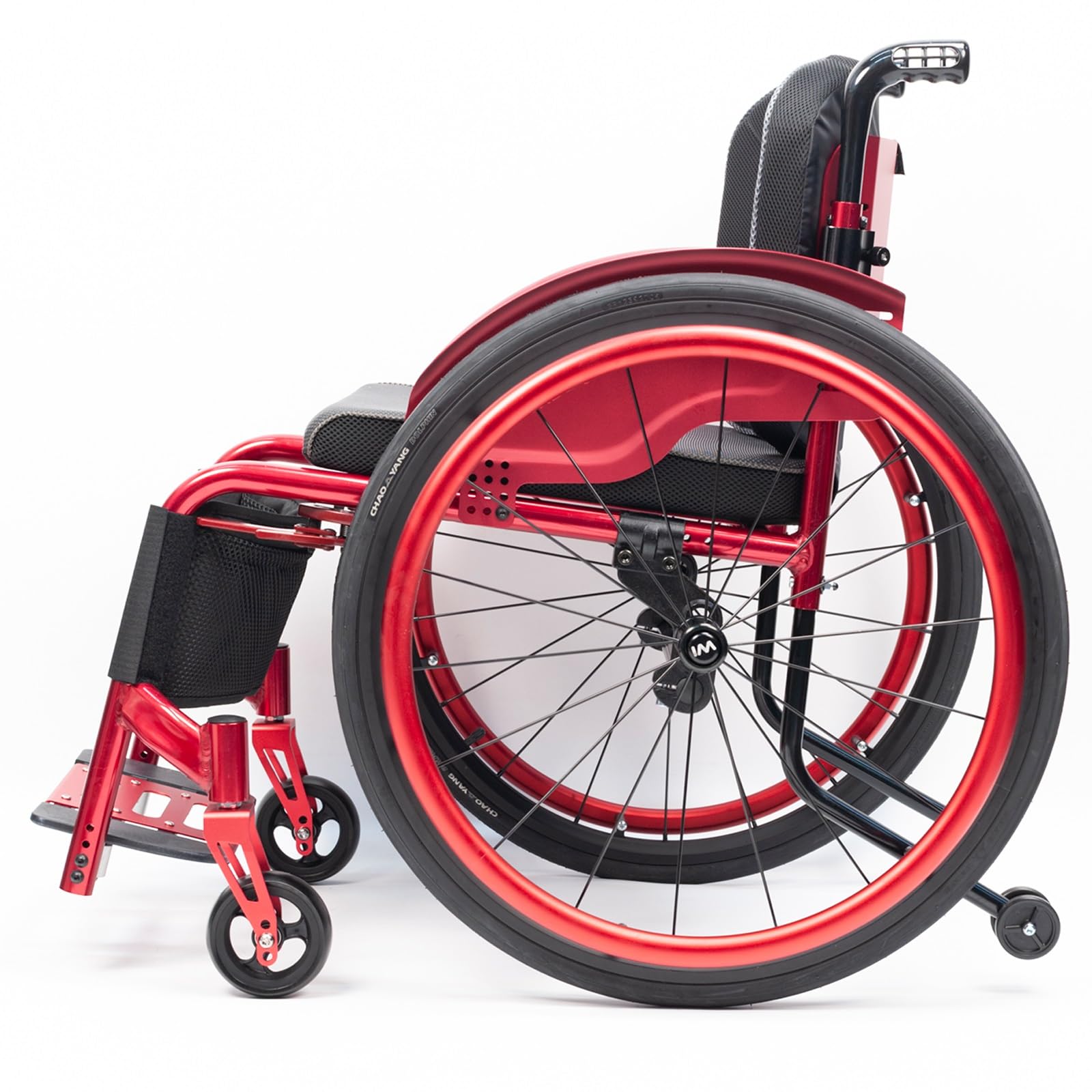 Lekki sportowy wózek inwalidzki ze stopu aluminium z podnóżkiem i poduszką do siedzenia (szerokość siedziska: 41 cm)