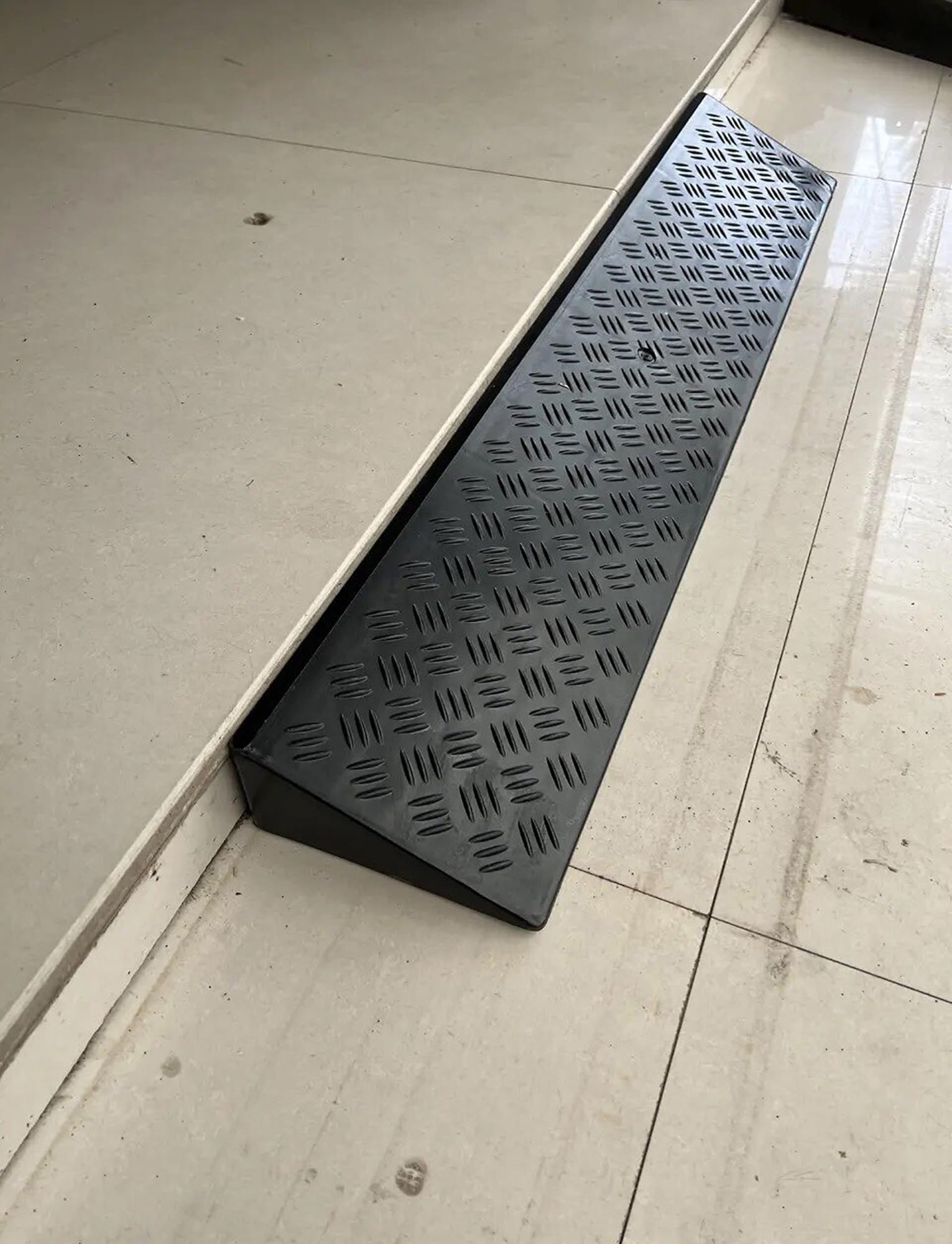 Alfombrilla de rampa de umbral, cojín de rampa de pendiente de plástico para carga de entrada y ayuda a la movilidad al aire libre