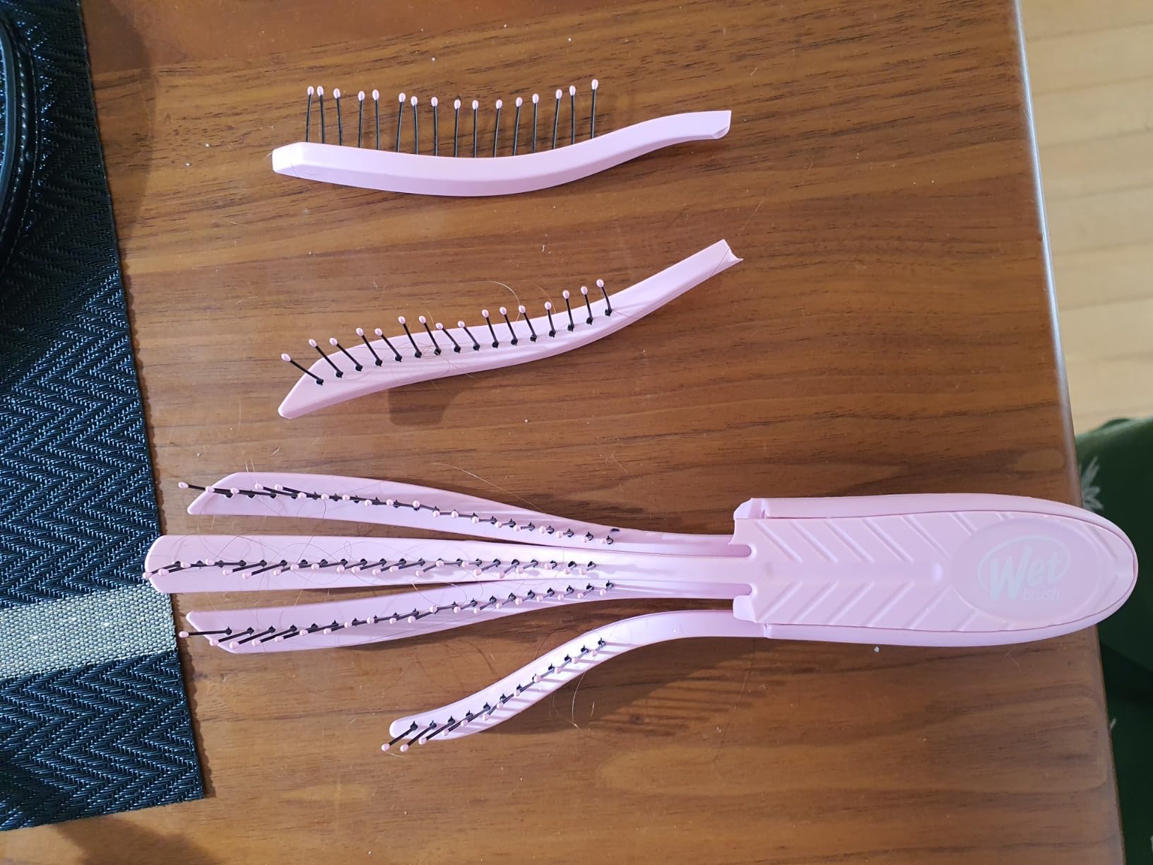 Wet Brush Go Green Curl Detangler Hair Brush, Pale Pink, Ultra-Soft IntelliFlex Detangling Bristles Glide Through Tangles with Ease, Great For Curls, No Split Ends & Pain-Free for Wet or Dry Hair
