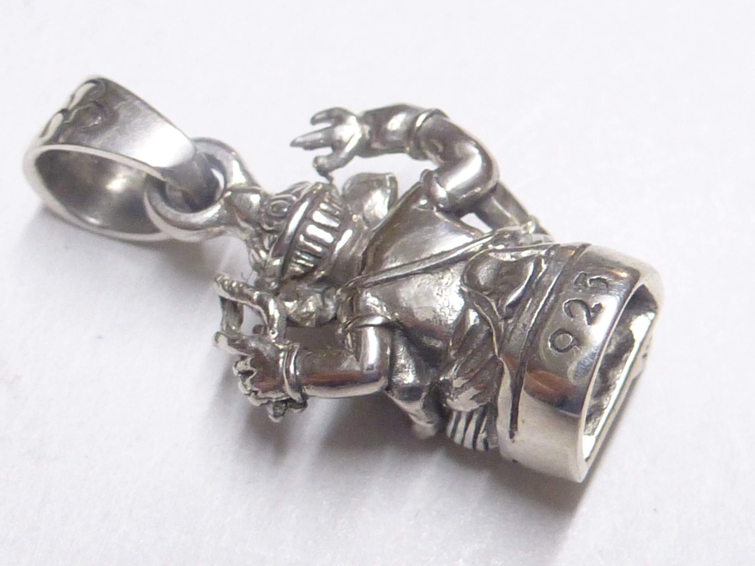 Ciondolo Ganesha, in argento Sterling lavorato con simbolo portafortuna, unisex