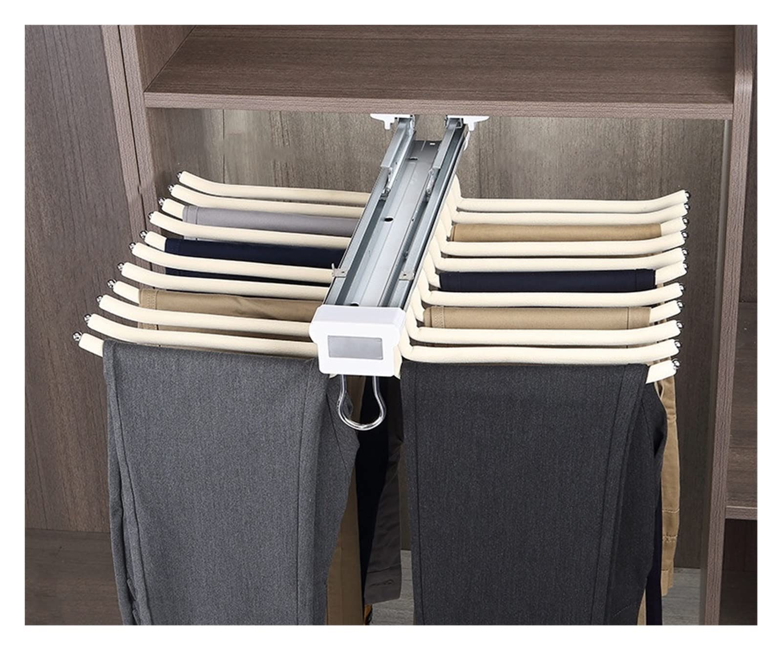 Cintres pour pantalons coulissants pour organiser le dressing de la chambre