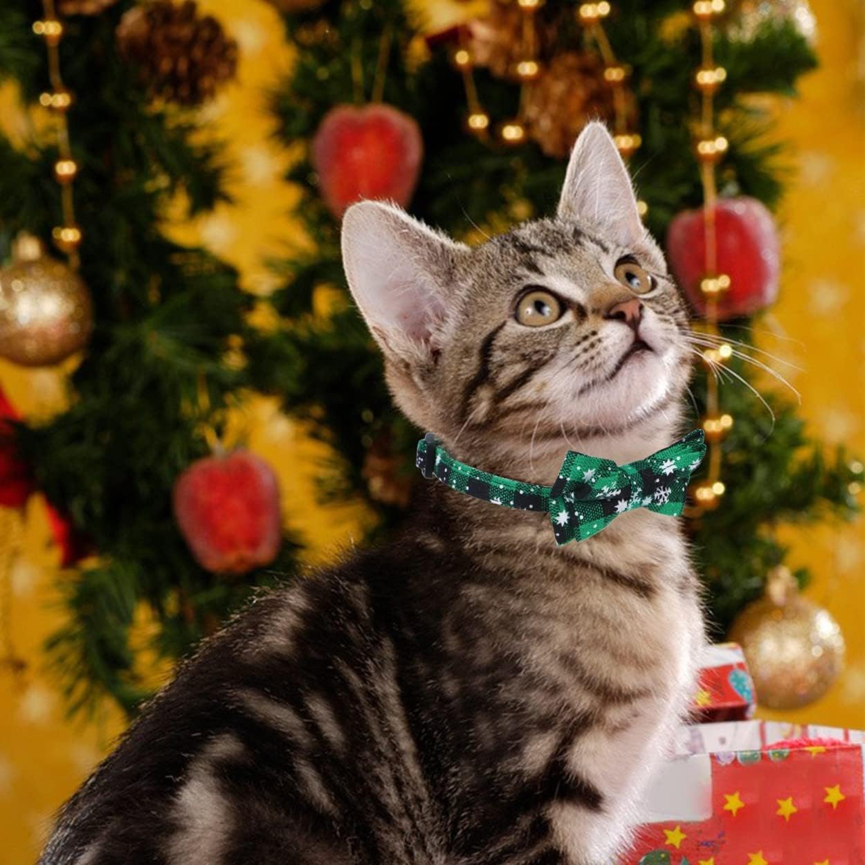 Dynmeow Christmas Plaid Pattern Cat Collars Breakaway with Removable Bell & Bowtie, Christmas Green