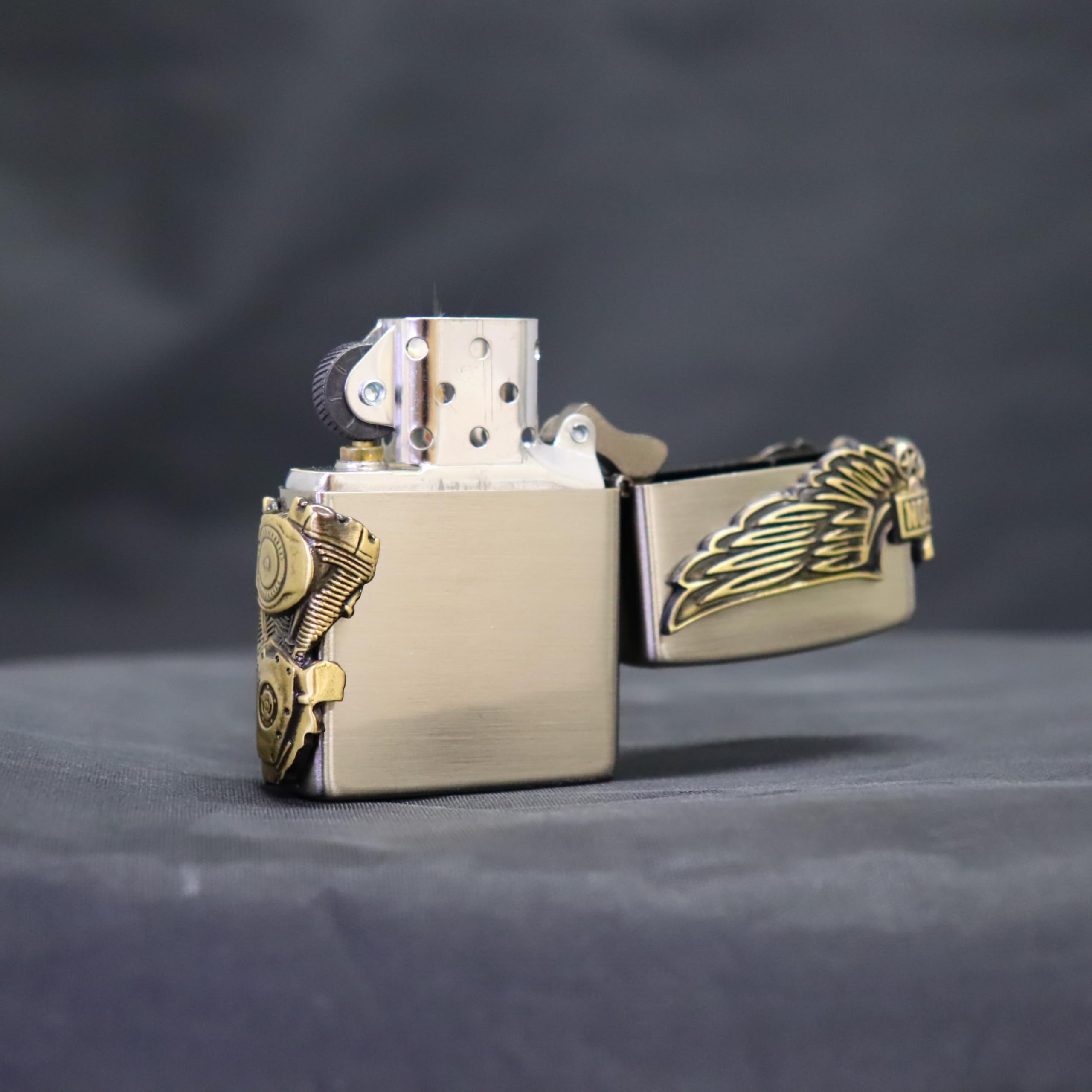 Zippo HDP-27 Harley Davidson Japanese Limited Procesamiento continuo de 3 caras, acabado antiguo níquel x latón dorado