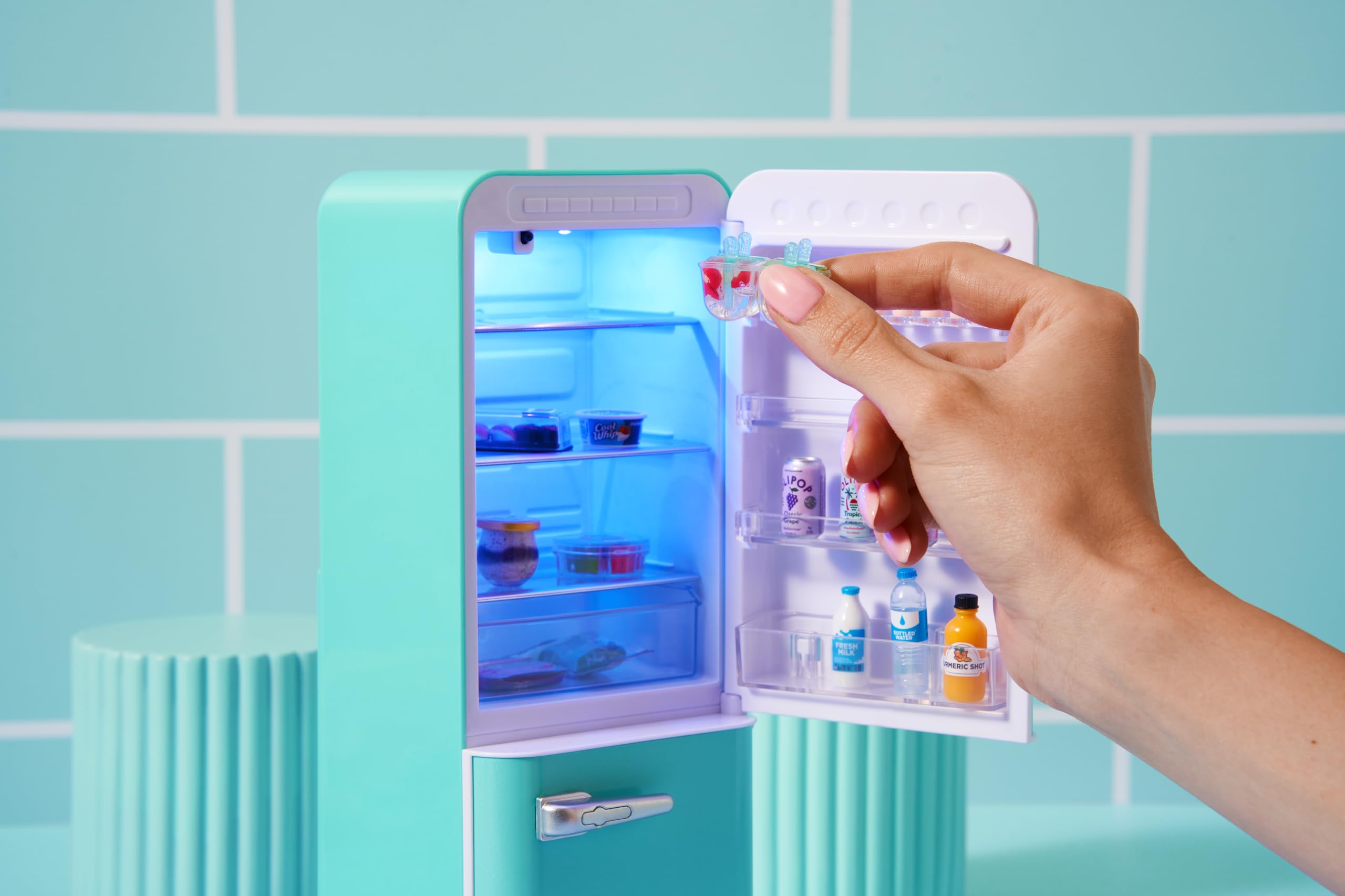 Mini Brands Fill The Fridge S1 Playset + 2pk INT Capsules
