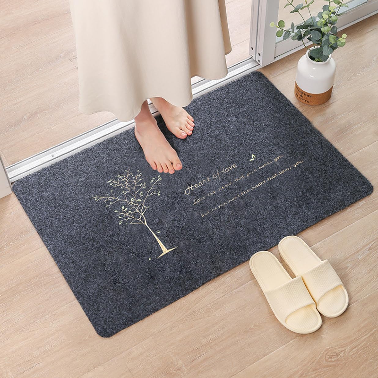 R2404玄関マット フロアマット 屋内外兼用 裁断自由 90cm×7m Amazon | M.N.Y.K. 玄関マット フロアマット 多用途 90cm×7m