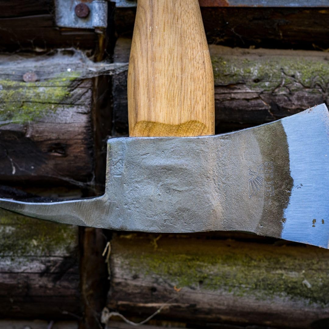 ADLER Pulaski Feuerwehr-Axt aus C60 Stahl – Kombi-Hacke mit geradem Holzstiel (60 cm / 70 cm) – 2-in-1 Axt und Hacke für Holzarbeiten, Garten, Camp & Trail (rot/schwarz, 60 cm)