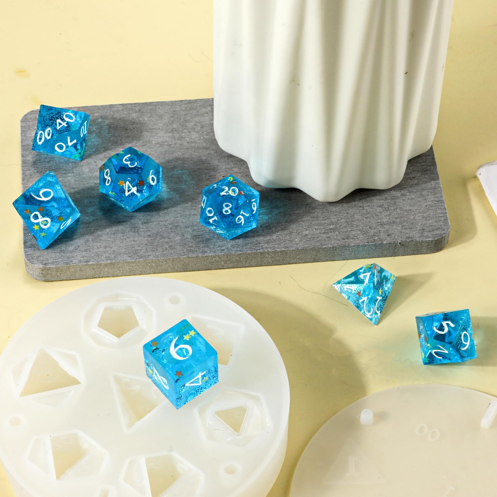 Molde silicone 7 dados poliédricos para resina y manualidades | Molde de silicona 7 en 1 para cubos de resina, juegos y pasatiempos creativos.