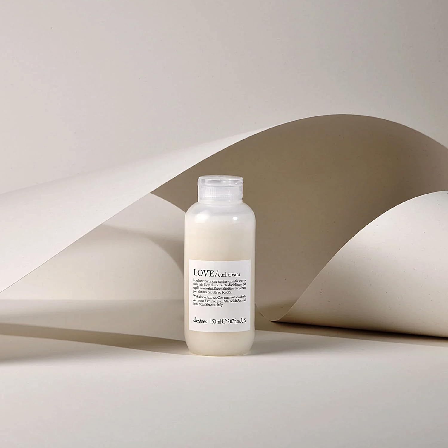 Davines LOVE Curl Cream, Lightweight Leave-On Serum for Wavy and Curly Hair - Defines Curls for Better Softness & Shine without Leaving Residue with Almond Extract, 5.07 Fl Oz - Image 3