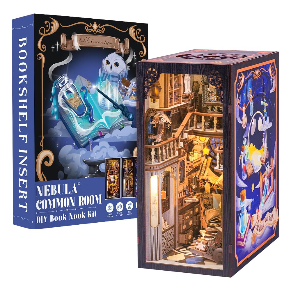 CUTEBEE DIY Book Nook Kit casa delle bambole con copertura antipolvere miniatura diorama booknook kit con luce LED,3D kit di modellazione in legno,da costruire(Nebula Common Room)